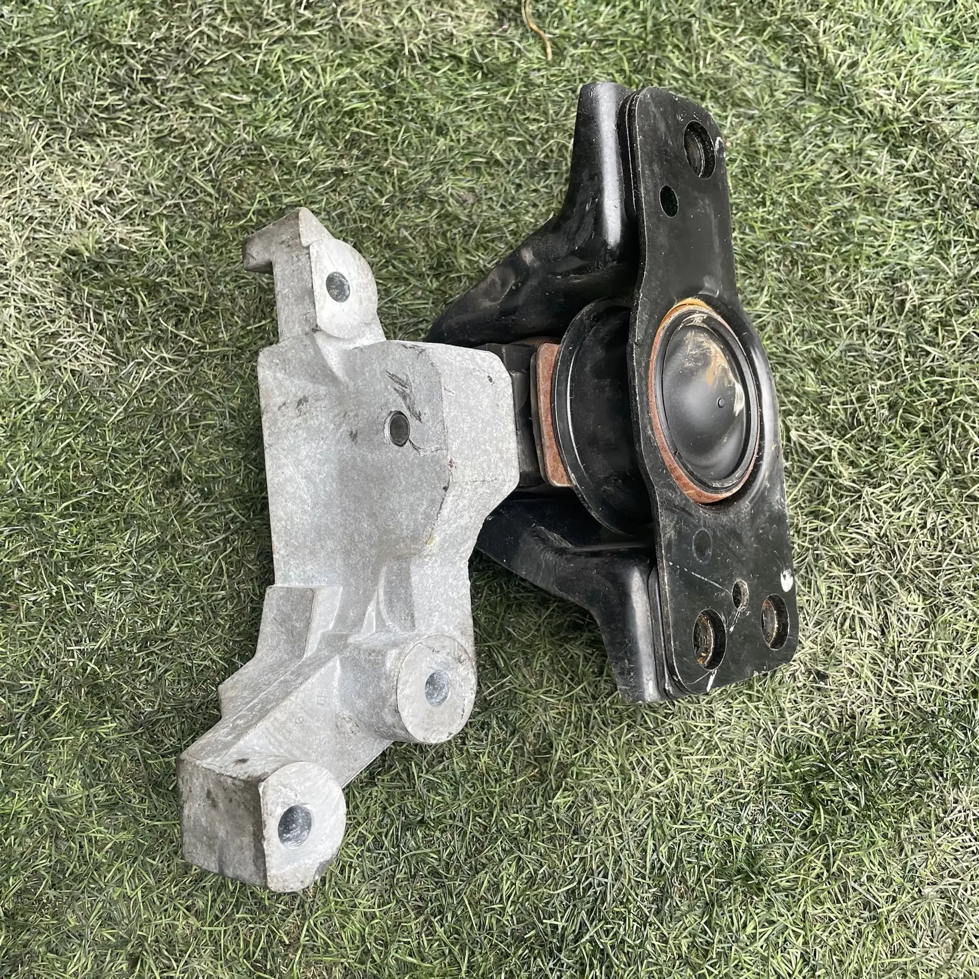 https://ycs.partsauto.market/partsauto-images/thmbs/userImages/772e461030aea93f4dbb6447c0f924d3/part/06133af7-03f6-441c-b732-c745bea6ffd8_1779189147772.jpg