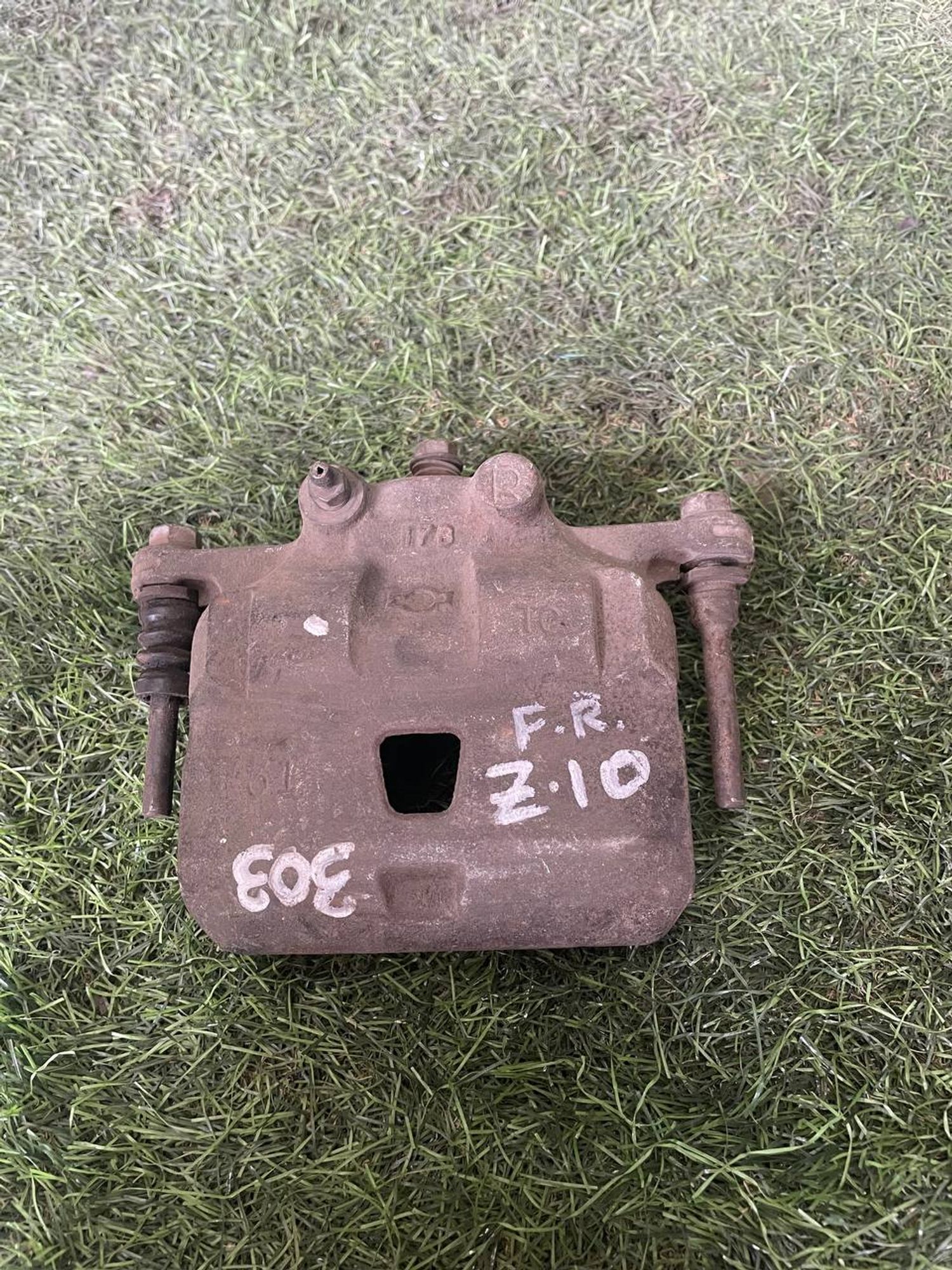 303 Суппорт тормозной передний правый NISSAN CUBE Z10, 3000 рублей, Невинномысск