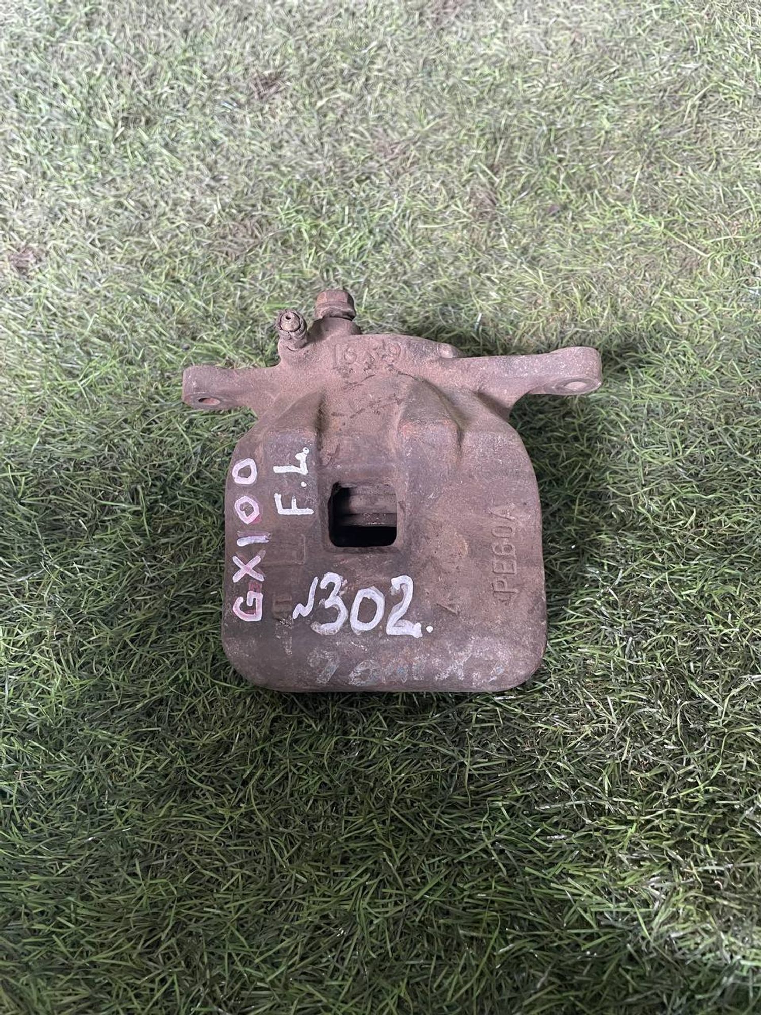 302 Суппорт тормозной передний левый TOYOTA MARK II GX100, 3000 рублей, Невинномысск