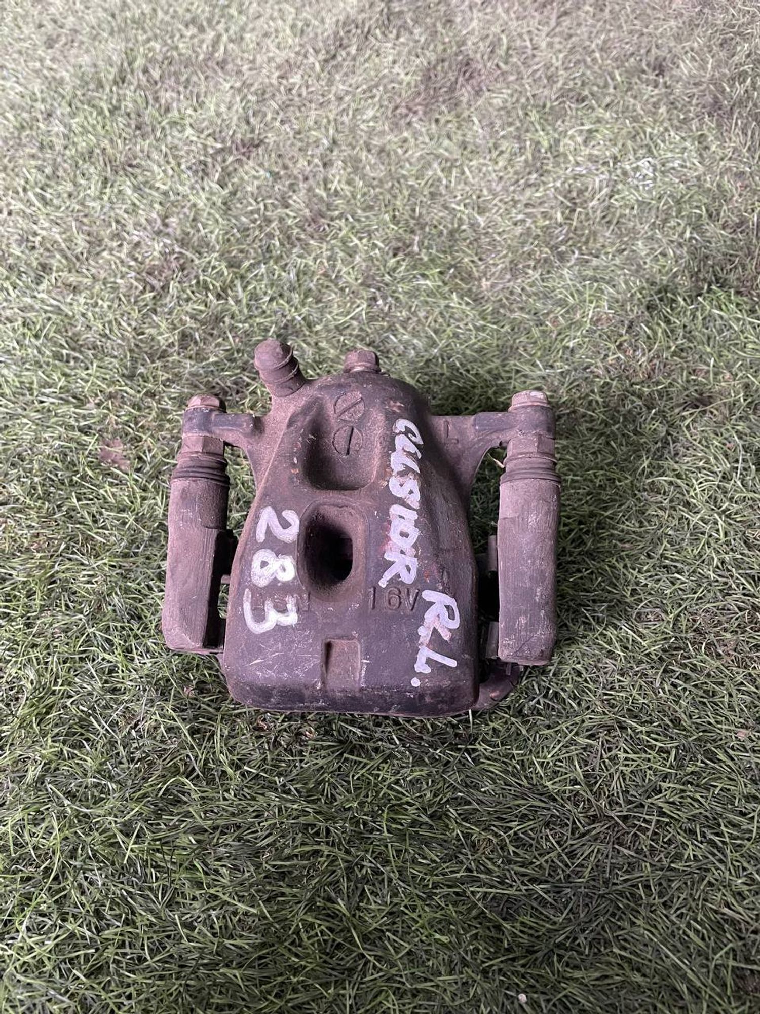 283 Суппорт тормозной передний левый TOYOTA CELSIOR UCF21, 3000 рублей, Невинномысск