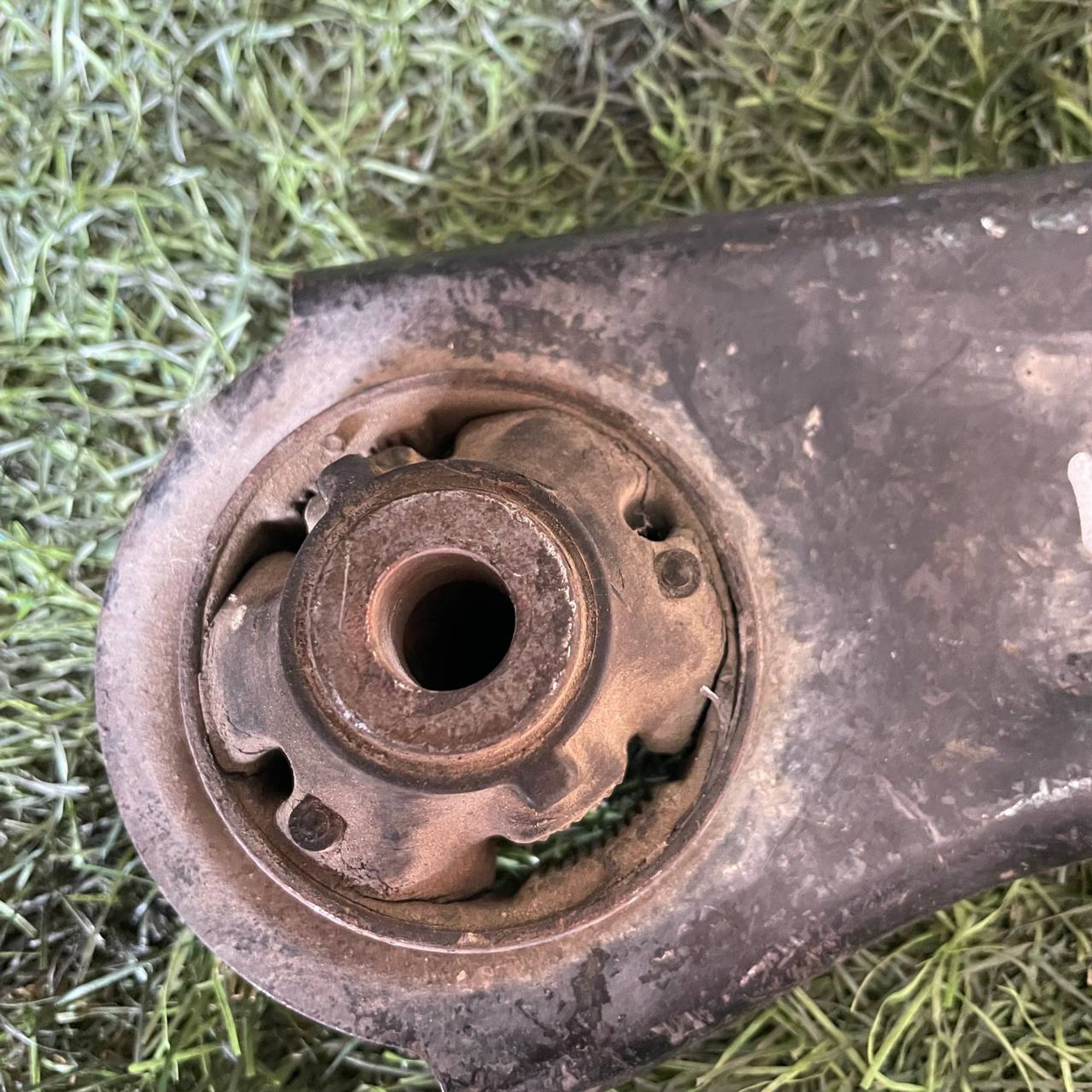 322 Рычаг передний правый нижний NISSAN CUBE Z11, 3500 рублей, Невинномысск