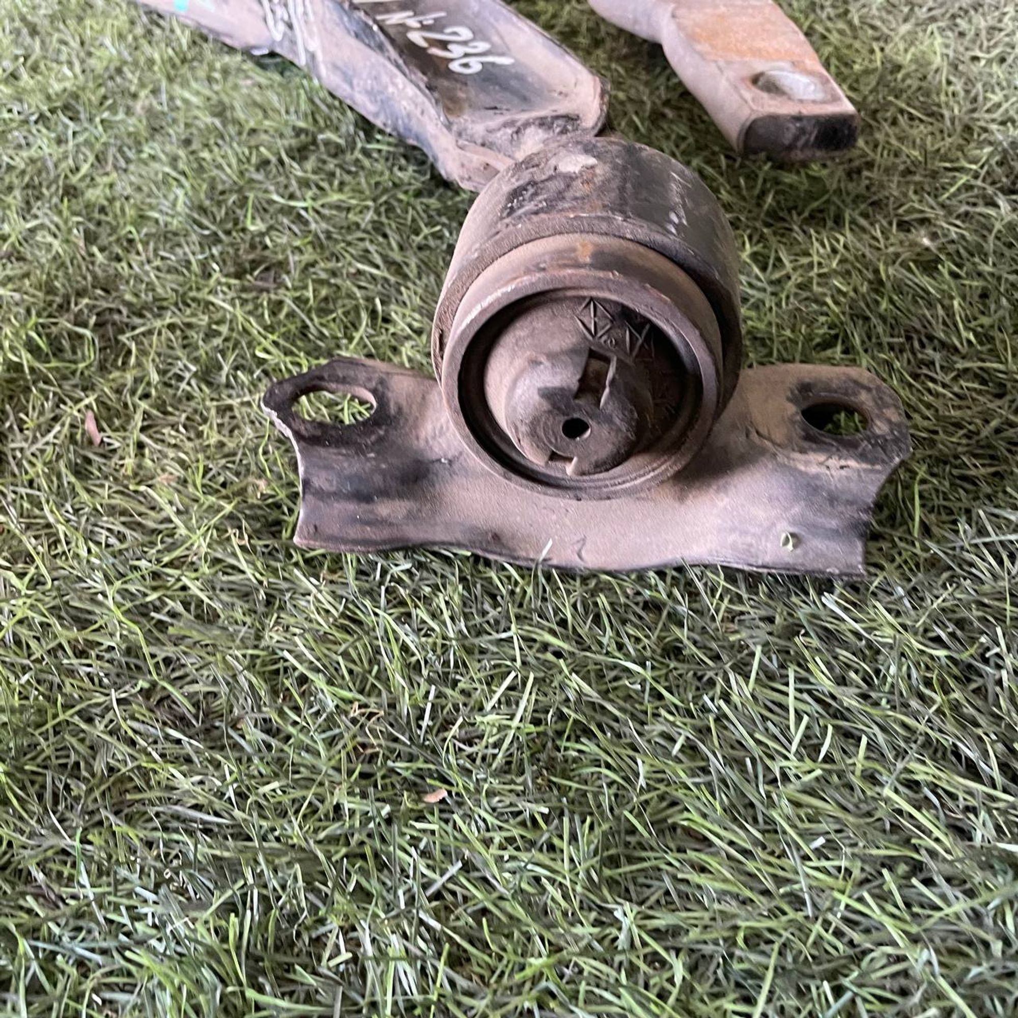 236 Рычаг передний левый нижний NISSAN BLUEBIRD U14, 1 рублей, Невинномысск