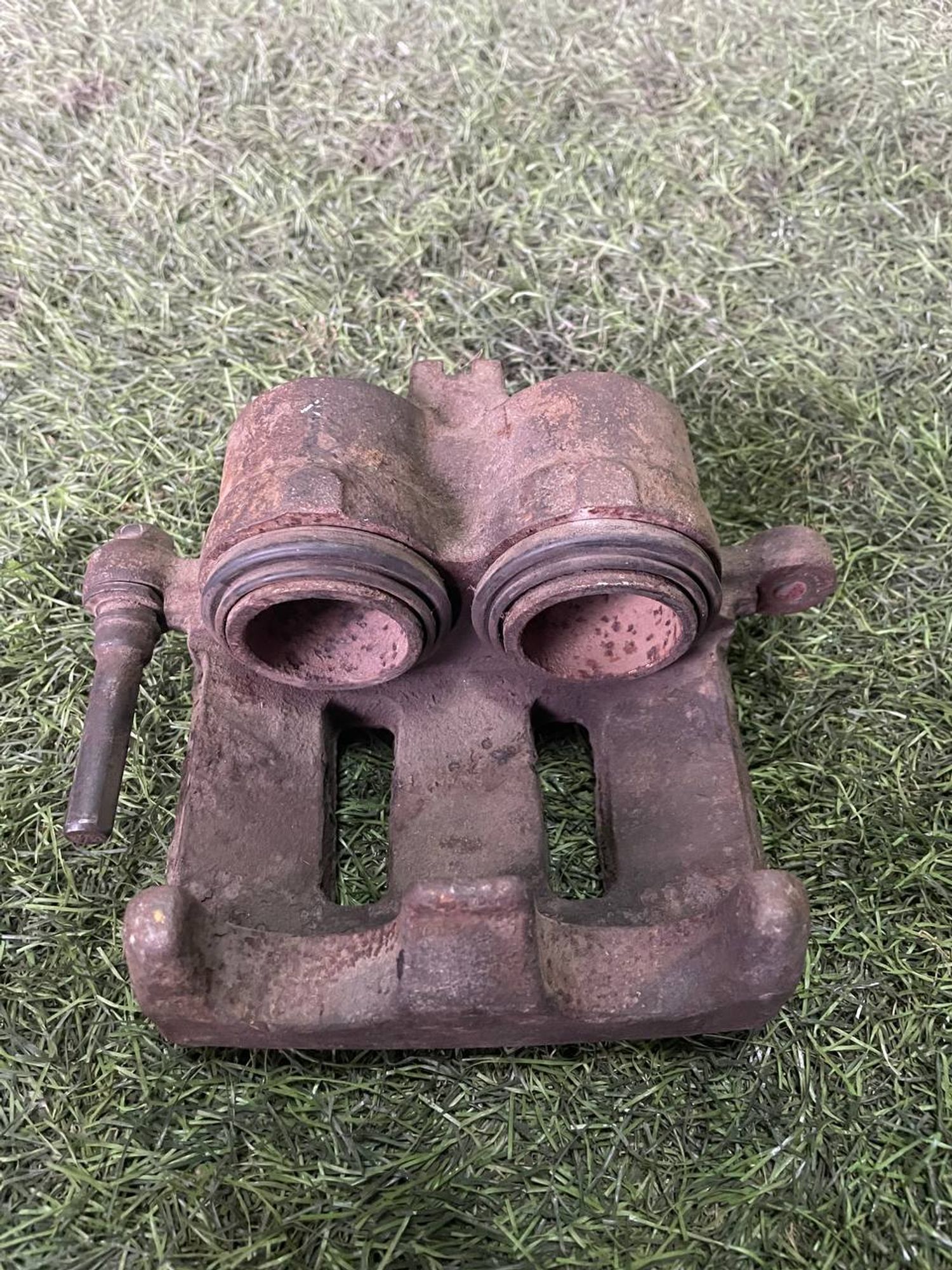 128 Суппорт тормозной передний правый Nissan PM12, 3000 рублей, Невинномысск