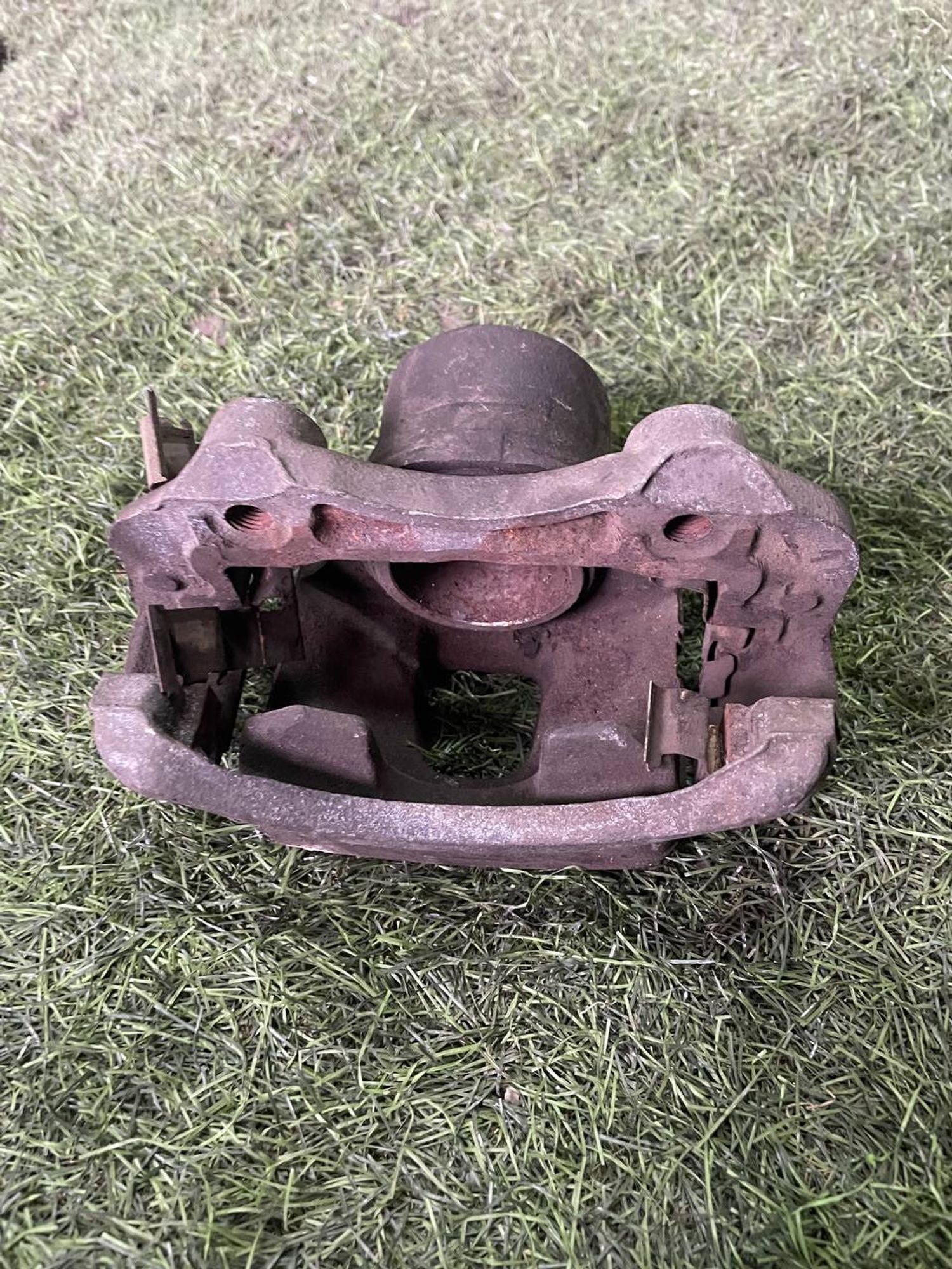 376 Суппорт тормозной передний левый NISSAN BLUEBIRD U14, 2000 рублей, Невинномысск