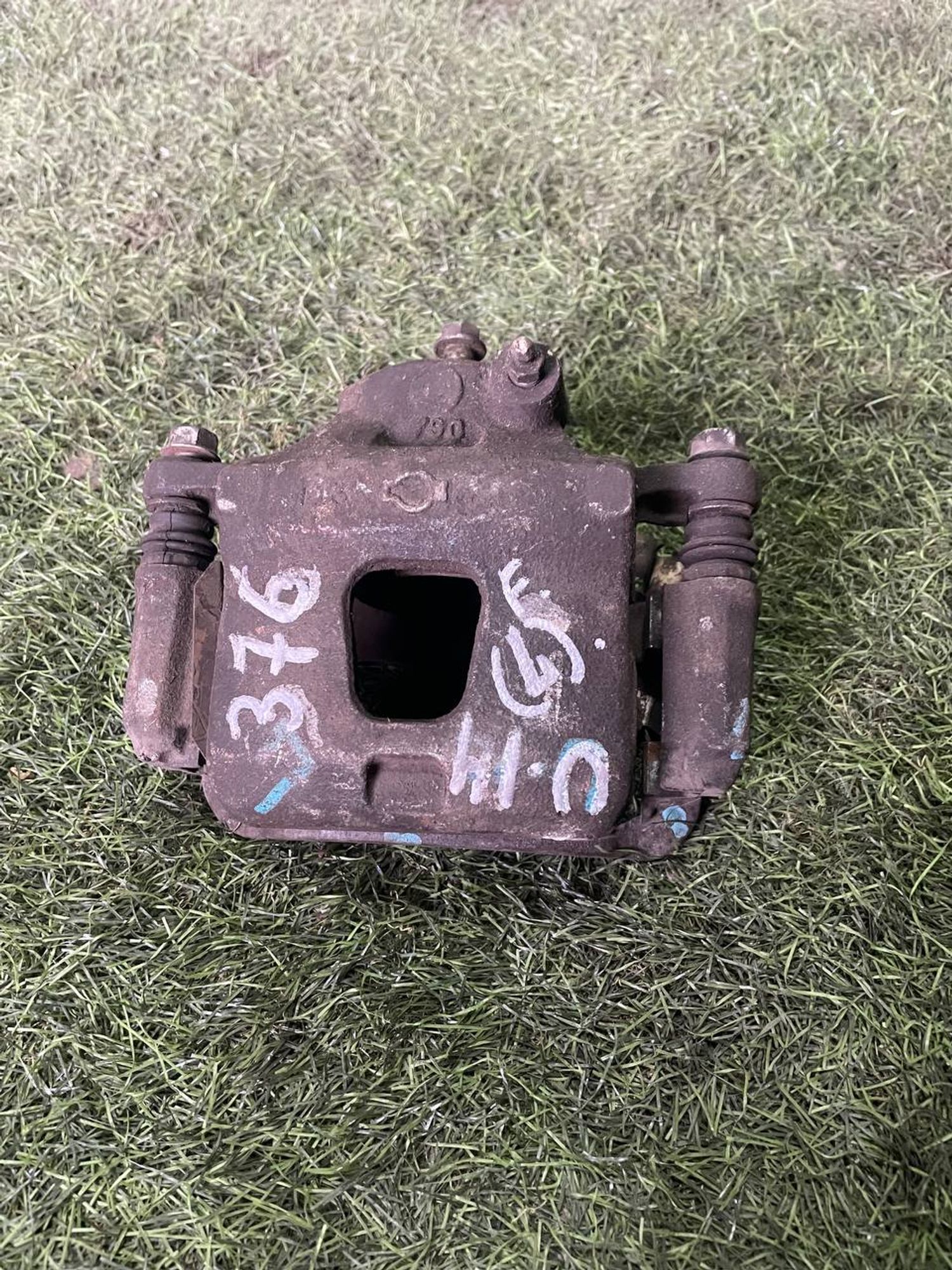 376 Суппорт тормозной передний левый NISSAN BLUEBIRD U14, 2000 рублей, Невинномысск