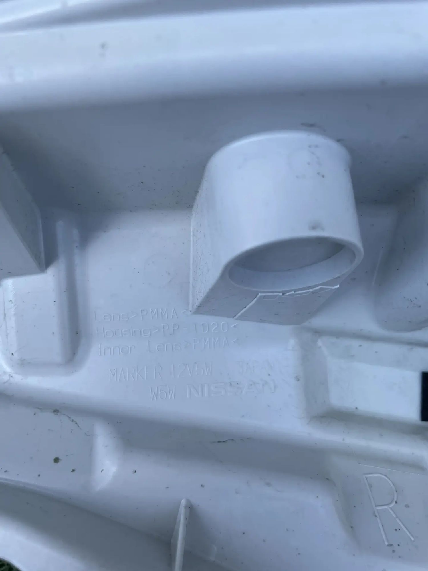 2709 Фонарь габаритный правый Nissan Leaf ZE0 EM61 24kw 2012, 5000 рублей, Невинномысск