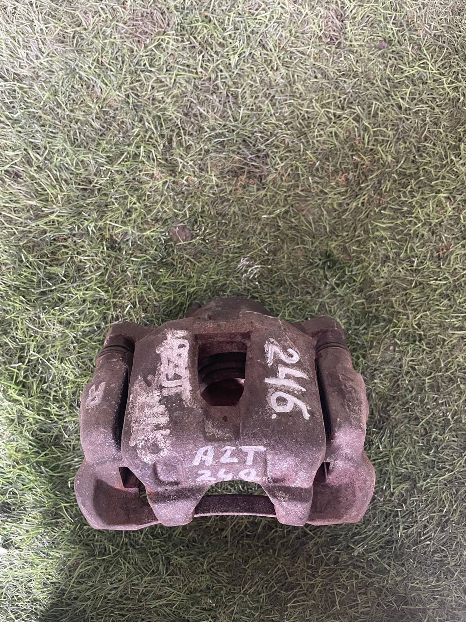 246 Суппорт тормозной передний правый TOYOTA CALDINA AZT241, 3000 рублей, Невинномысск