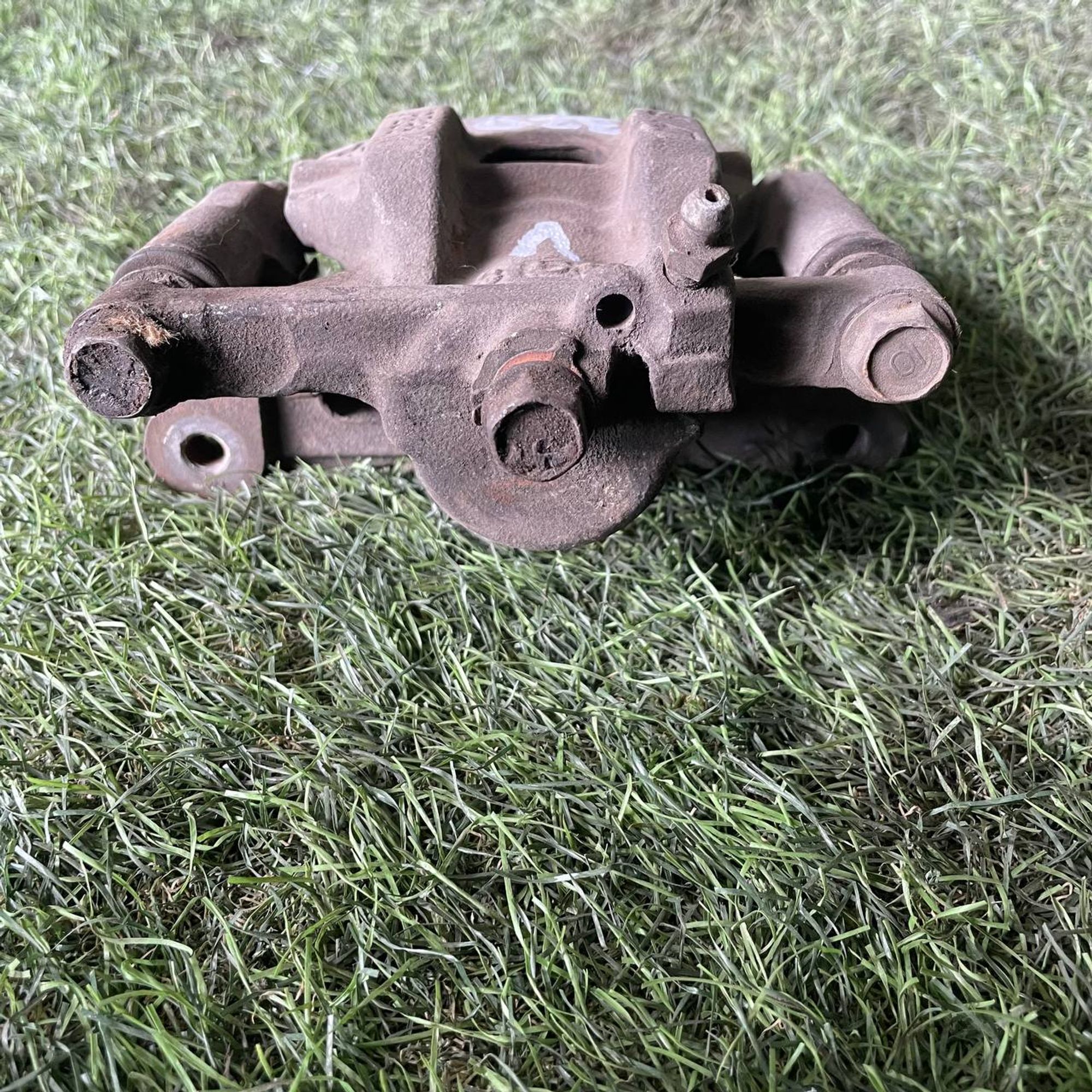 320 Суппорт тормозной передний левый TOYOTA MARK II GX90, 3000 рублей, Невинномысск