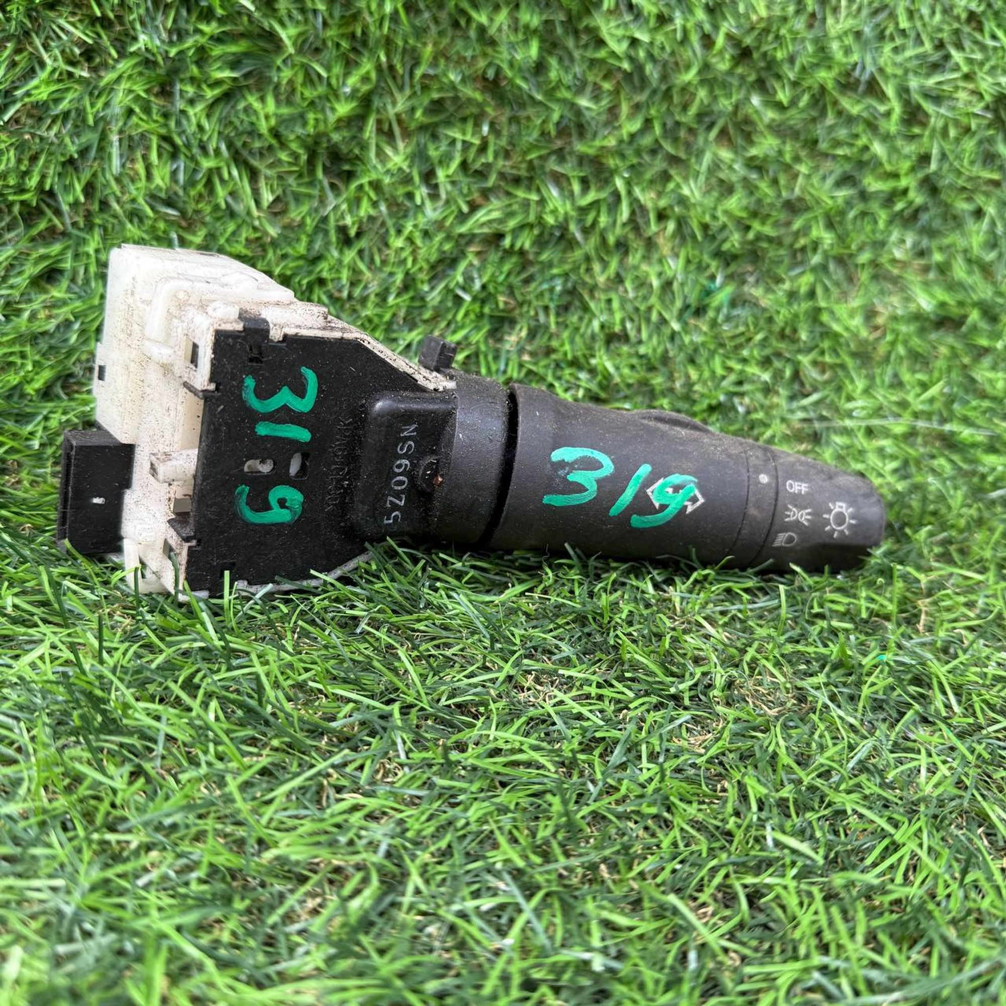 319 Подрулевой переключатель света Nissan E11, 2500 рублей, Невинномысск