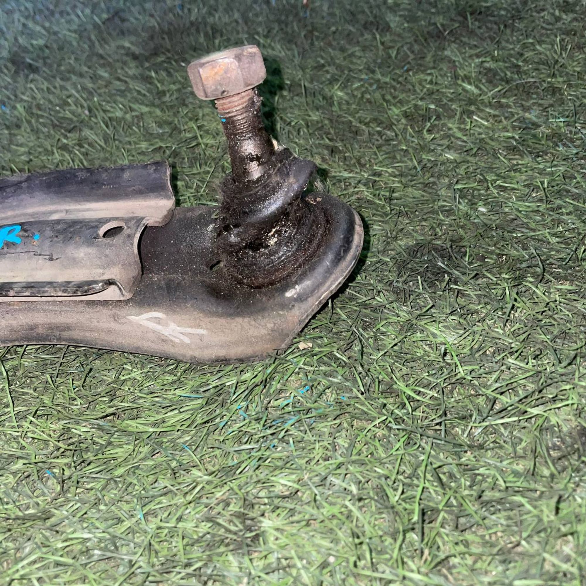 305 Рычаг передний правый нижний NISSAN AVENIR W10, 1 рублей, Невинномысск