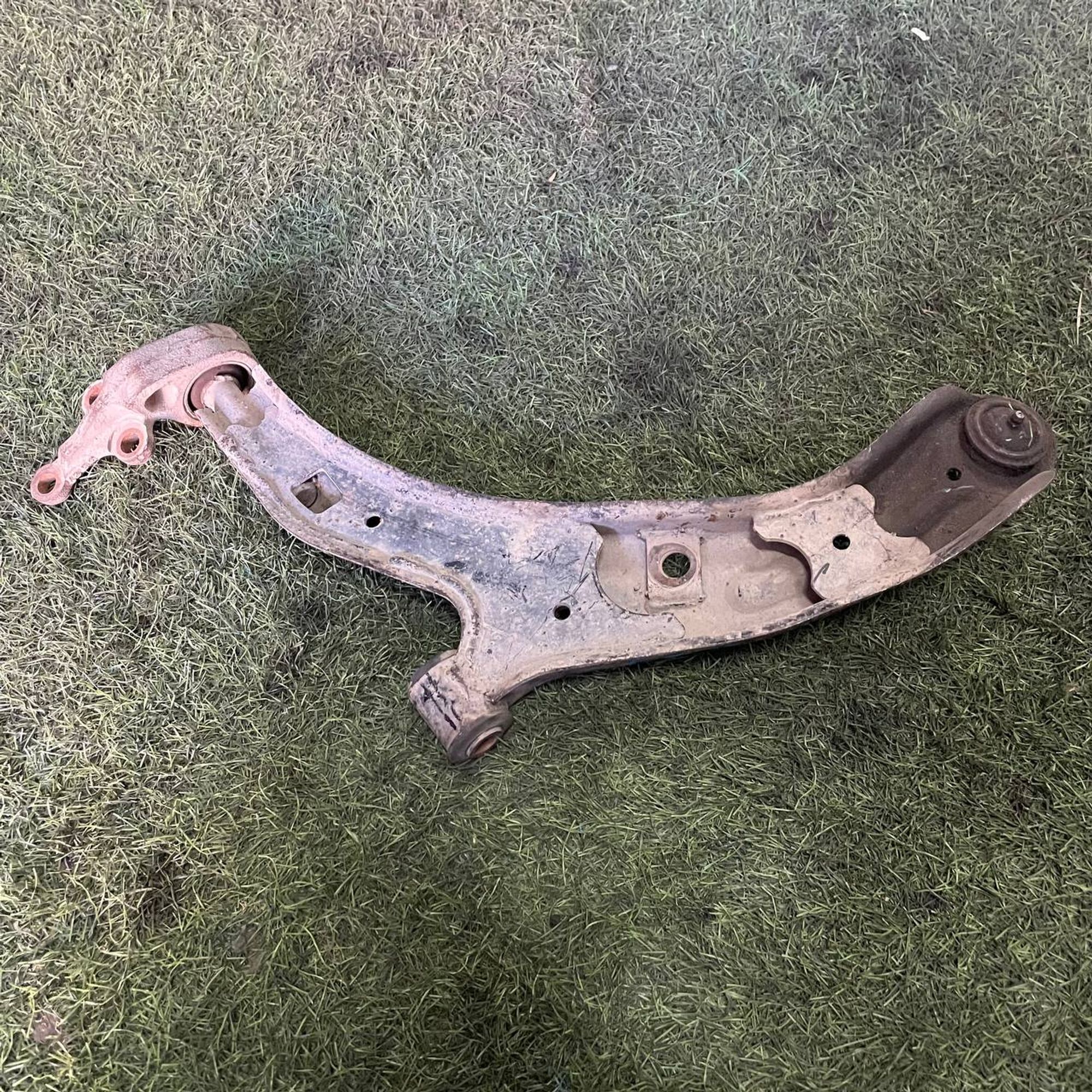 326 Рычаг передний правый нижний NISSAN WINGROAD Y11, 4000 рублей, Невинномысск