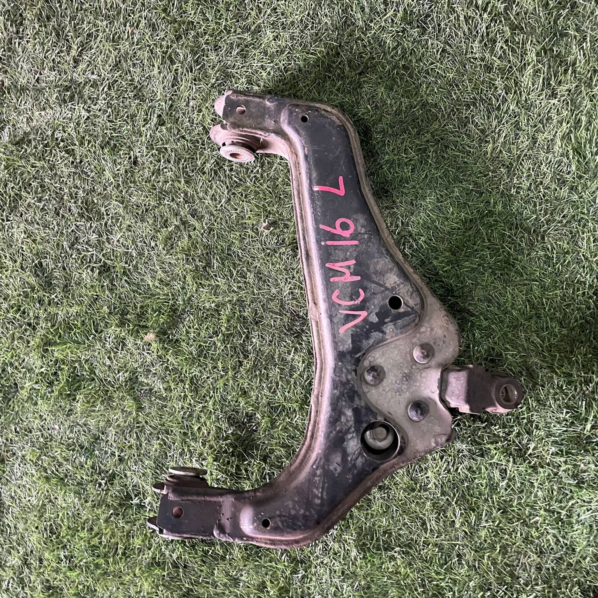 1012 Рычаг передний левый нижний Toyota VCH16, 8000 рублей, Невинномысск