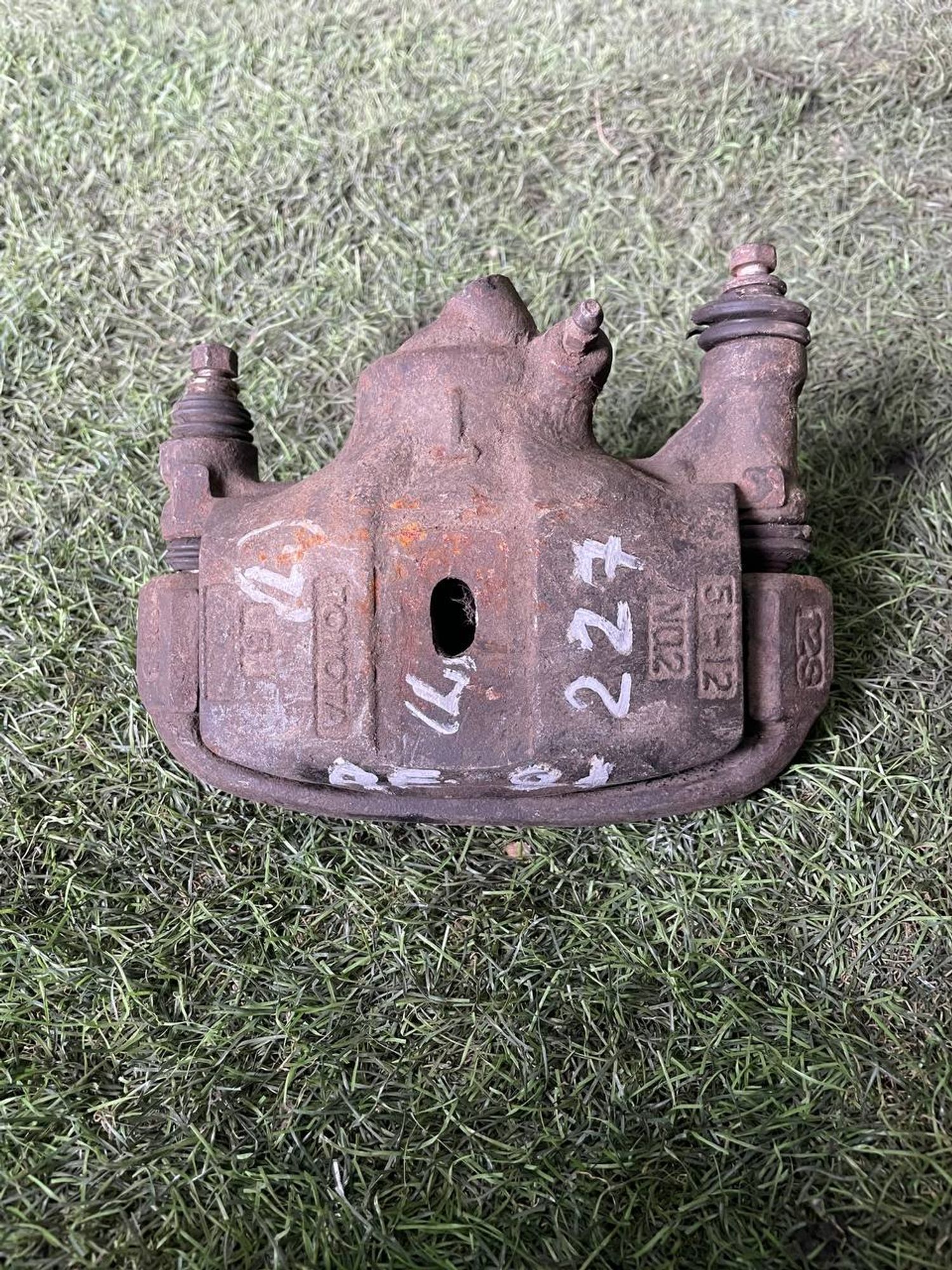 227 Суппорт тормозной передний левый TOYOTA COROLLA AE81, 3000 рублей, Невинномысск