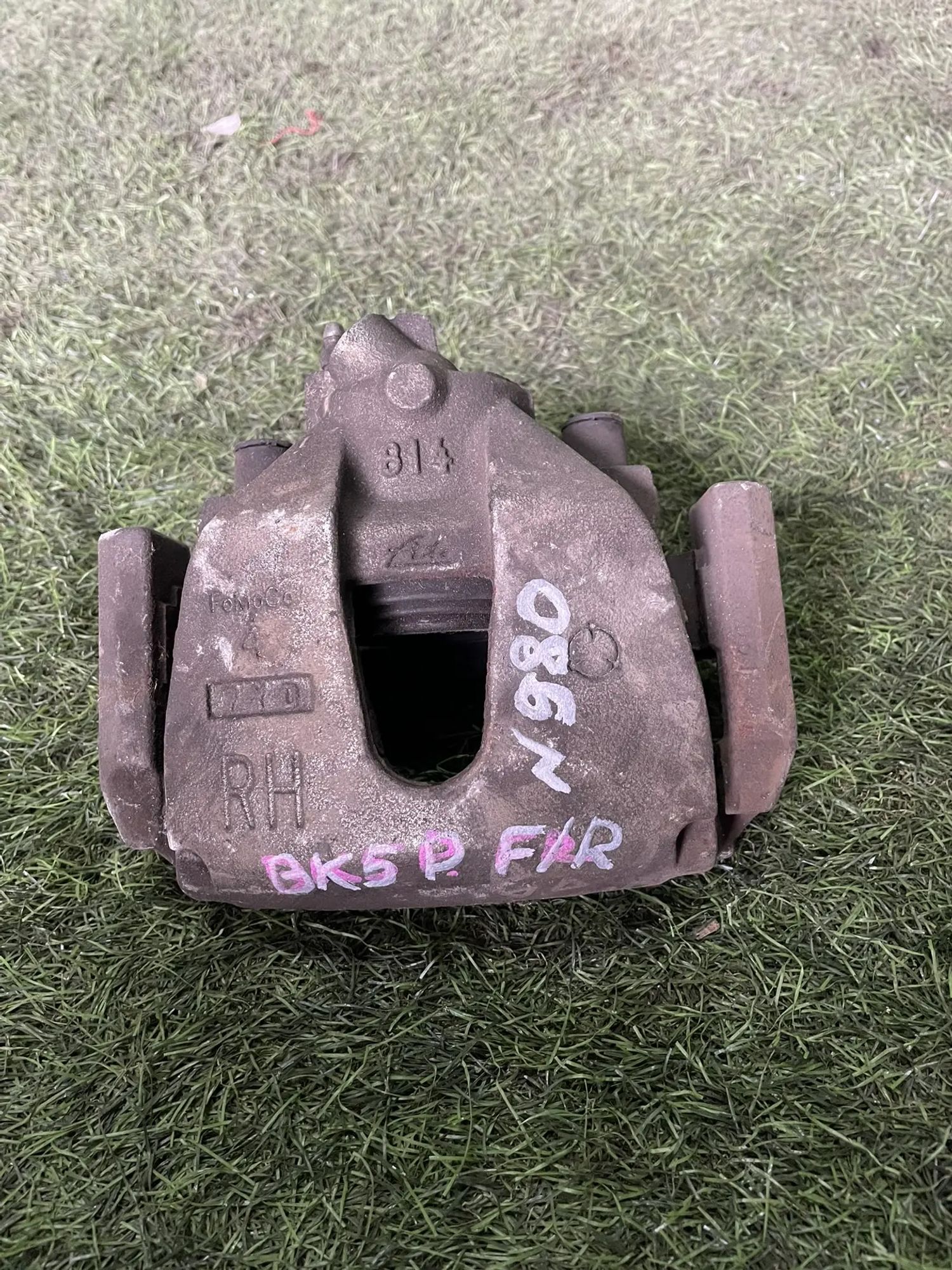 980 Суппорт тормозной передний правый Mazda bk5p I 2005, 3000 рублей, Невинномысск