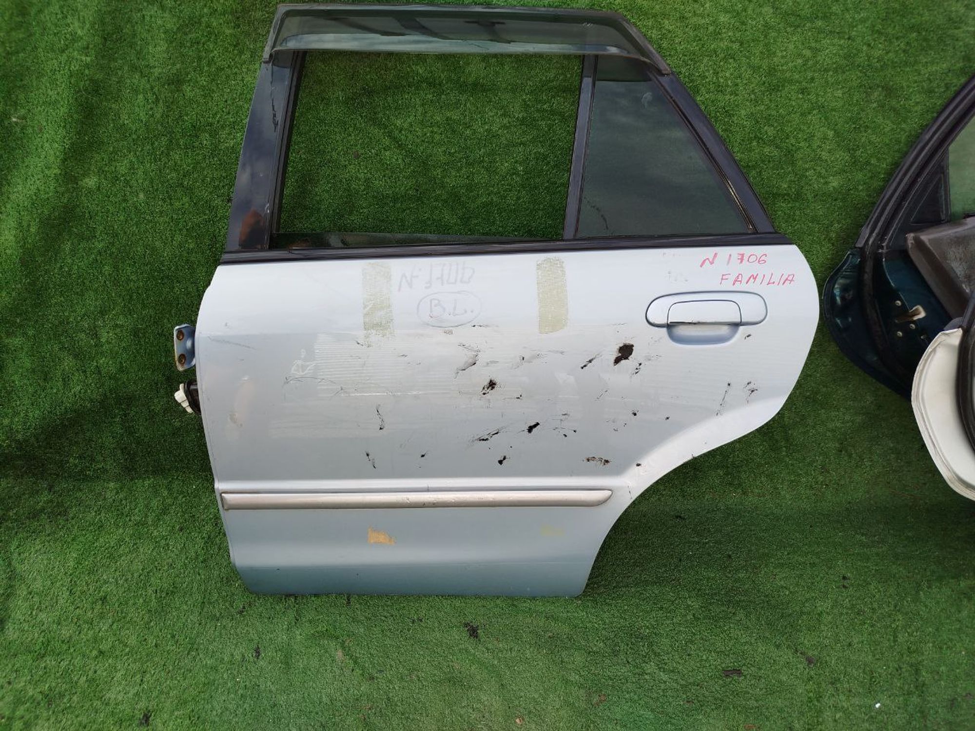 1706 дверь на MAZDA FAMILIA, 7000 рублей, Невинномысск