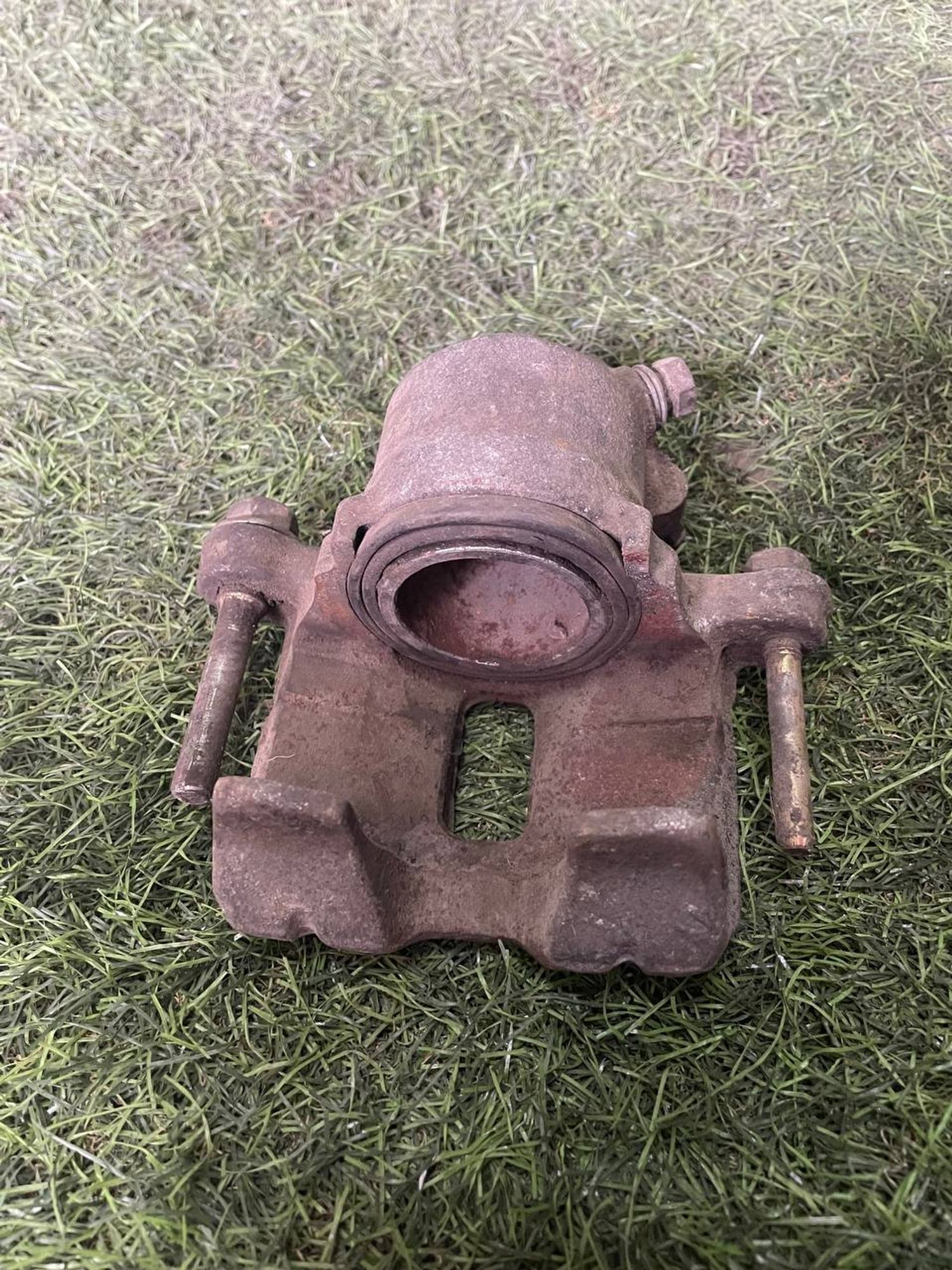 106 Суппорт тормозной передний правый MITSUBISHI LIBERO CB8V, 3000 рублей, Невинномысск