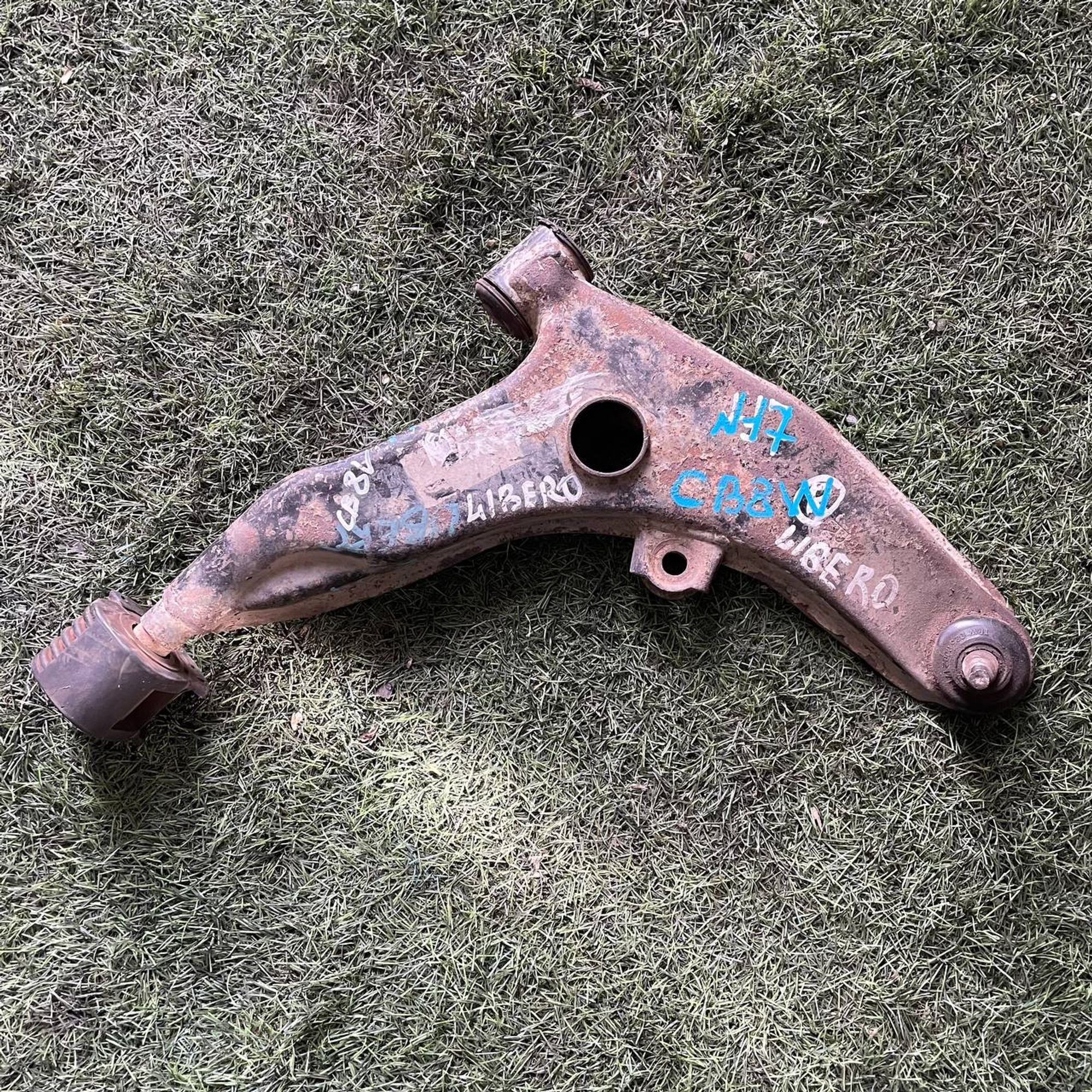 17 Рычаг передний правый нижний MITSUBISHI LIBERO CB8V, 3500 рублей, Невинномысск