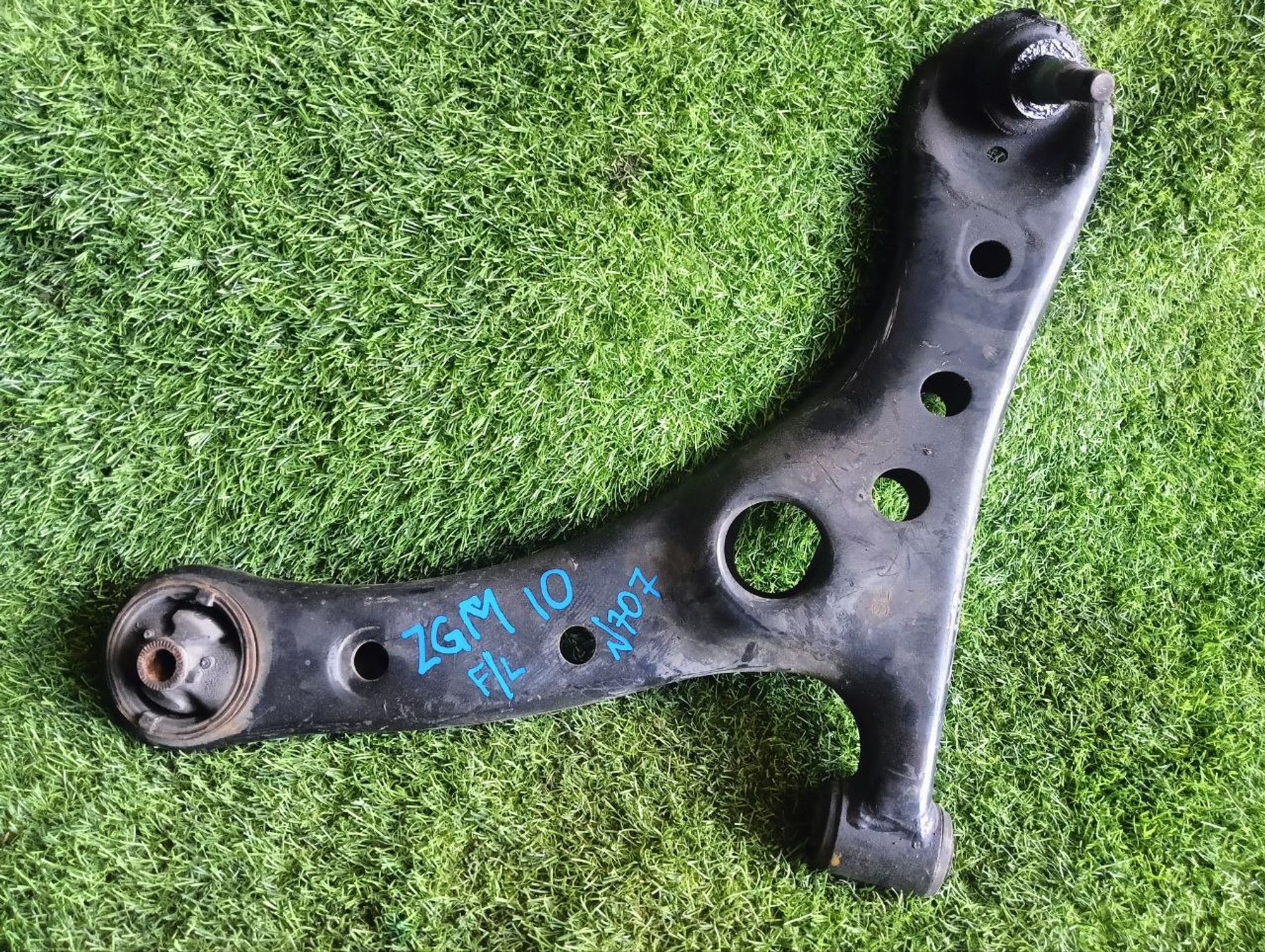 707 Рычаг передний левый нижний TOYOTA ISIS ZGM10, 4000 рублей, Невинномысск