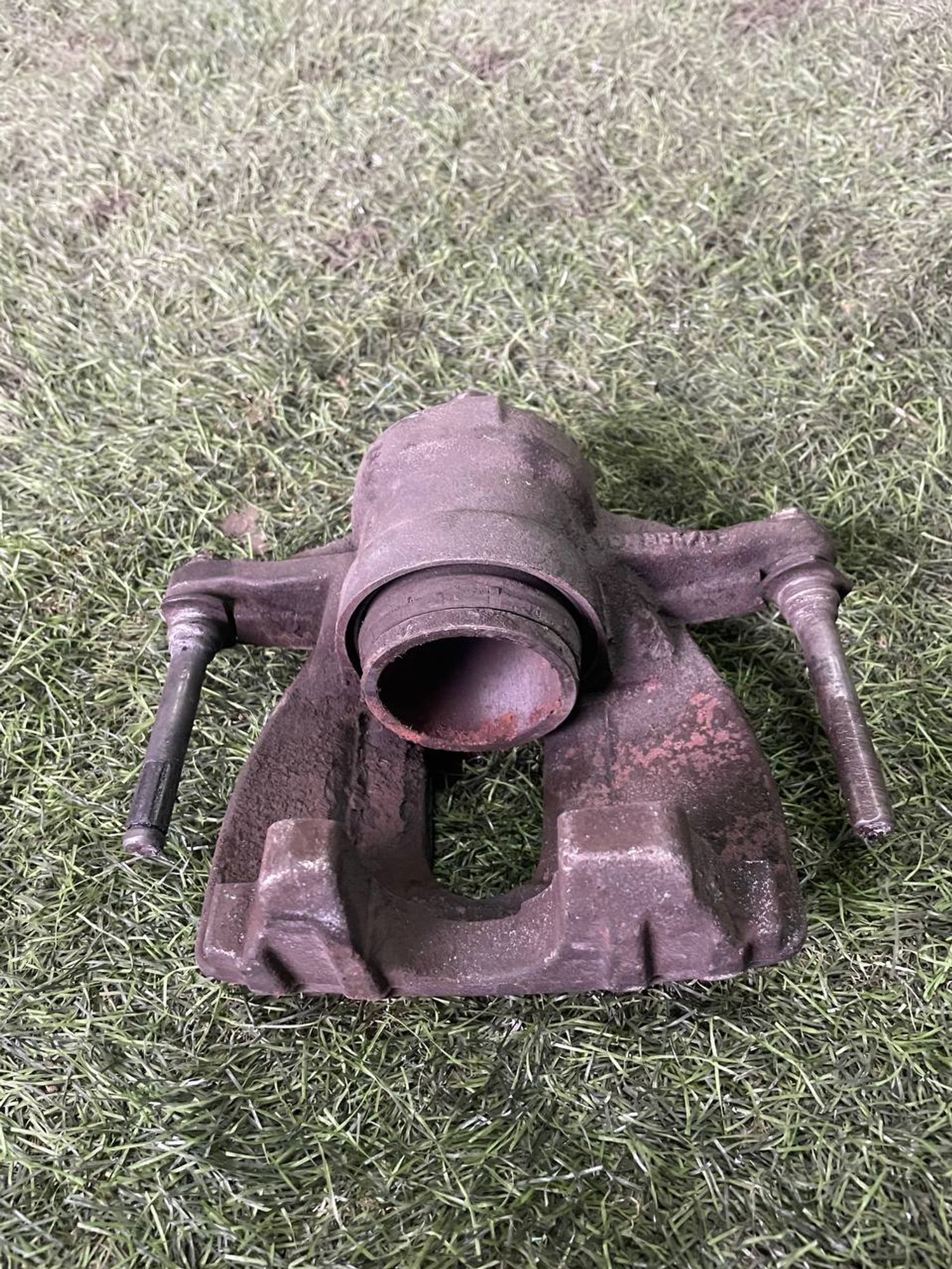 340 Суппорт тормозной передний правый TOYOTA AVENSIS AZT250, 3000 рублей, Невинномысск