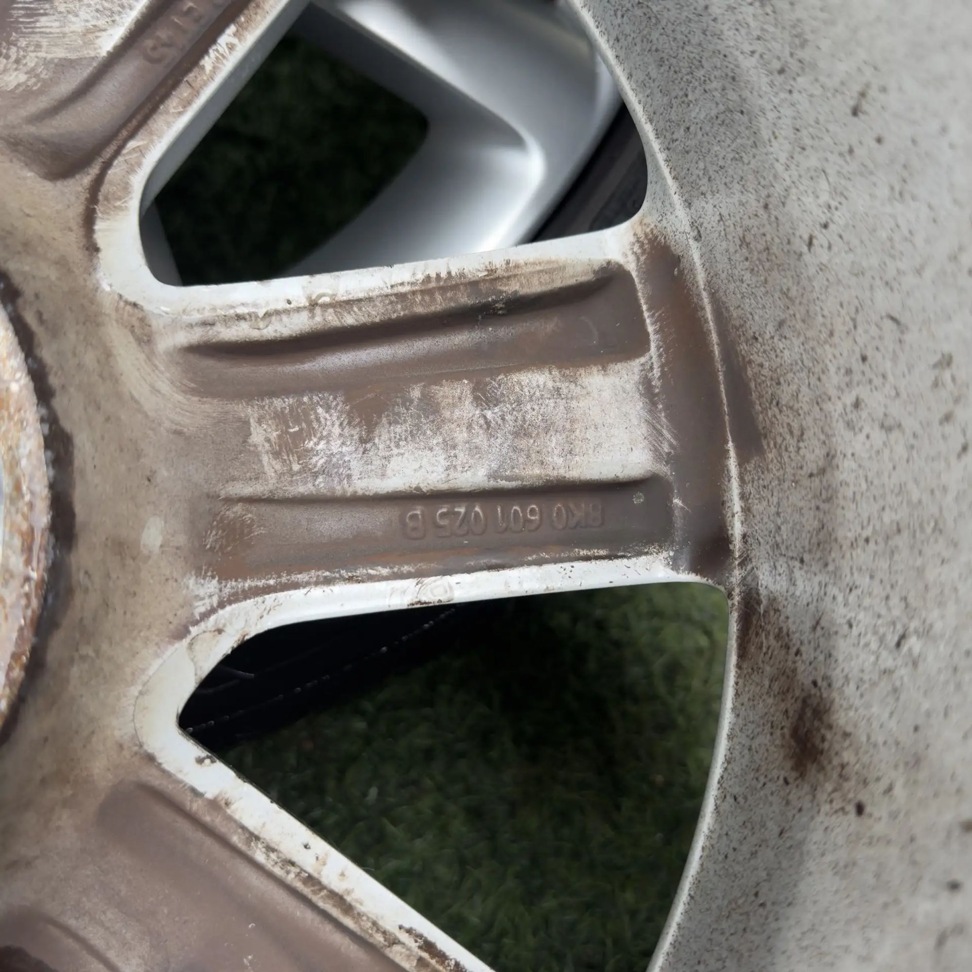 https://ycs.partsauto.market/partsauto-images/thmbs/userImages/772e461030aea93f4dbb6447c0f924d3/part/179f373c-fddb-4af7-9651-14d0154b64fe_1777990315348.jpg