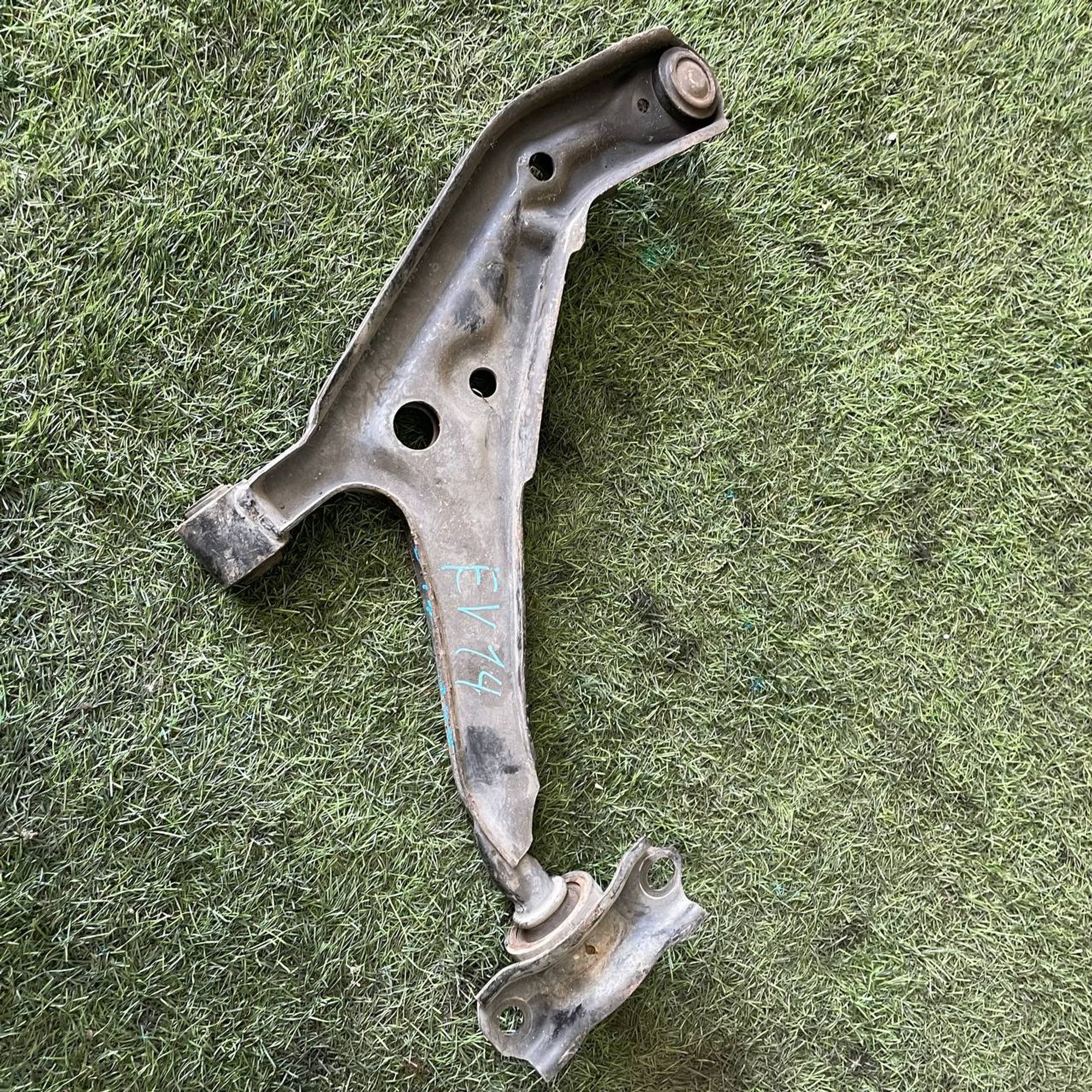 244 Рычаг передний левый нижний NISSAN BLUEBIRD U14, 1 рублей, Невинномысск