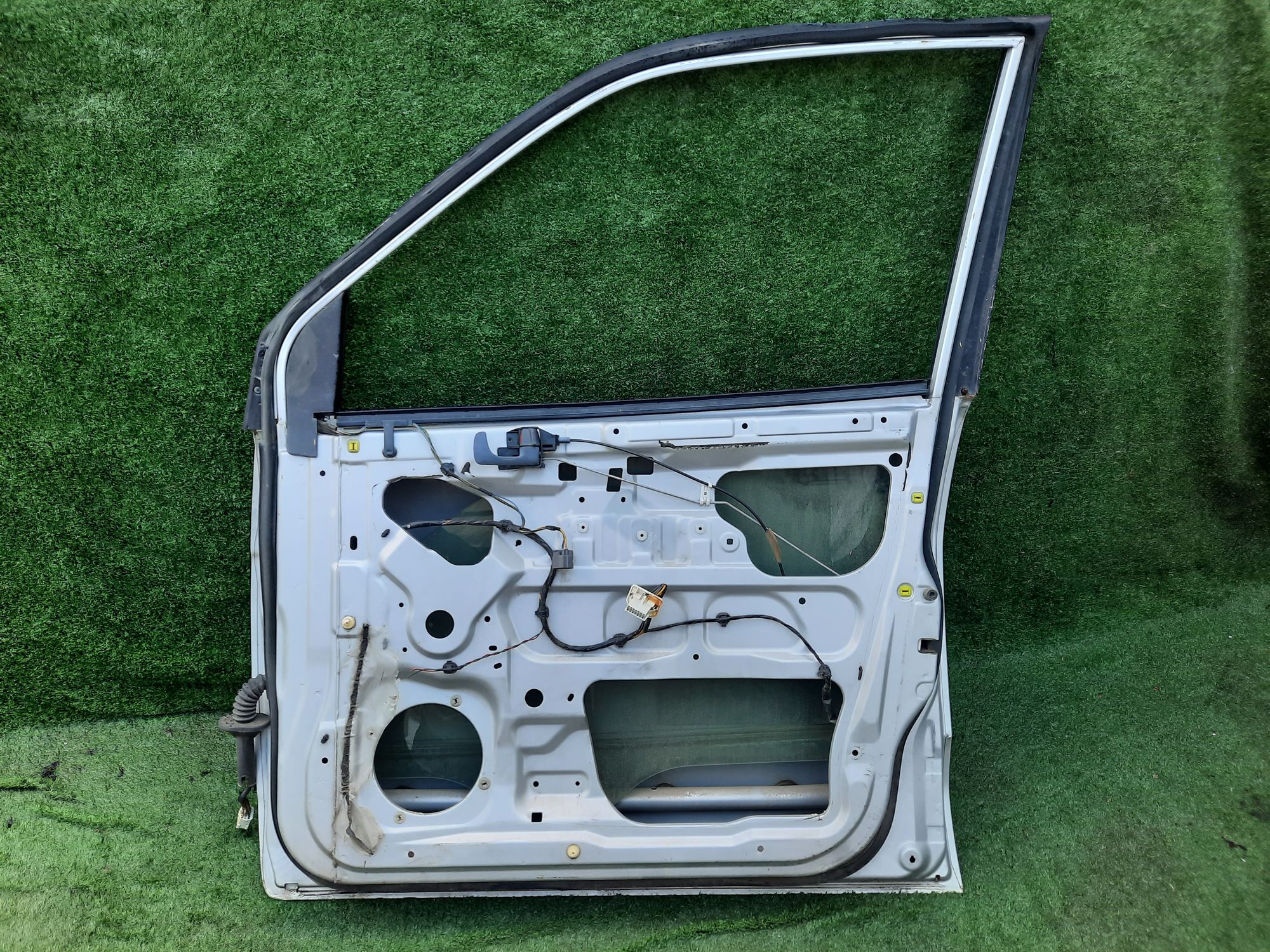 858 дверь на MITSUBISHI DINGO CQ2A, 12000 рублей, Невинномысск