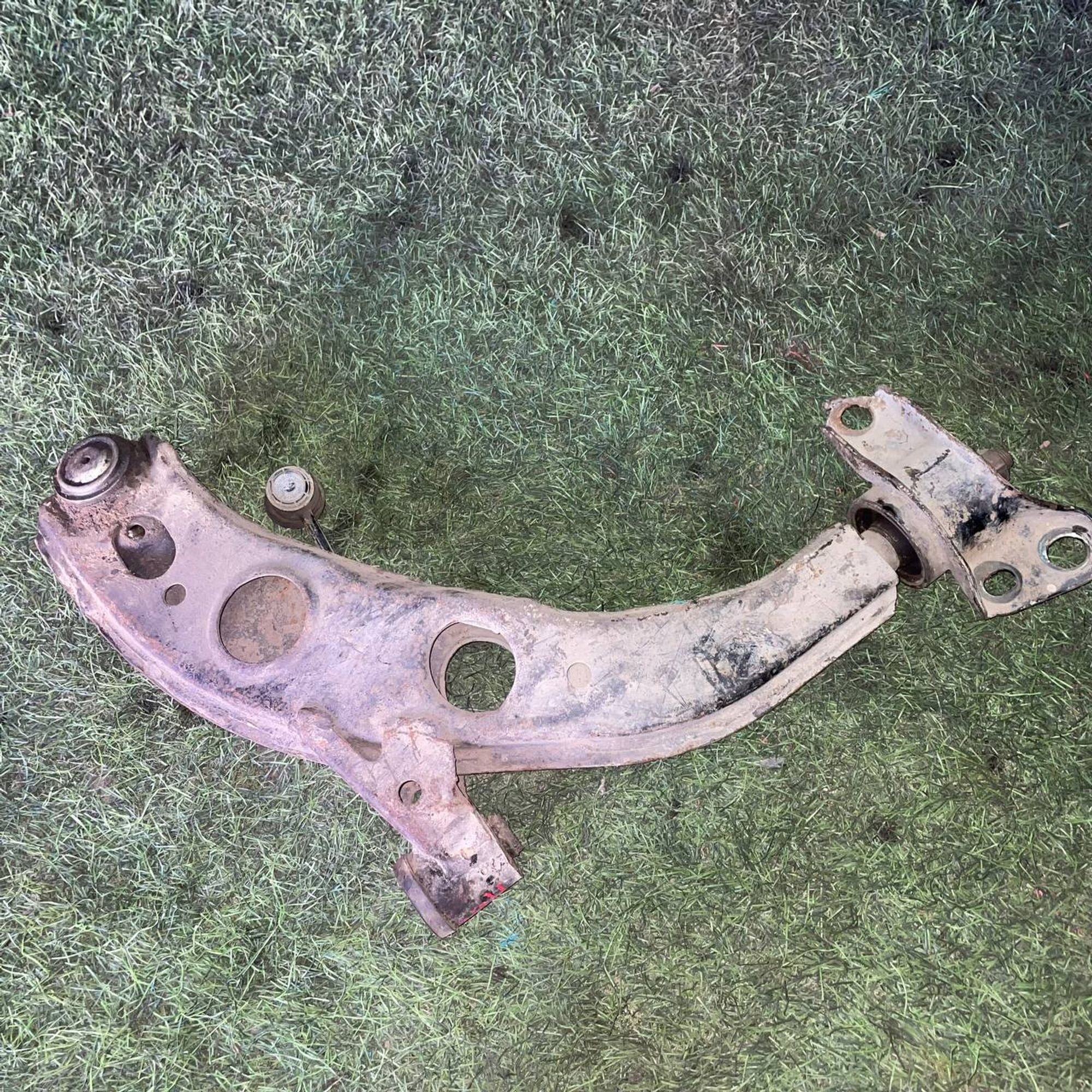 394 Рычаг передний левый нижний Mazda Xedos 6, 1 рублей, Невинномысск