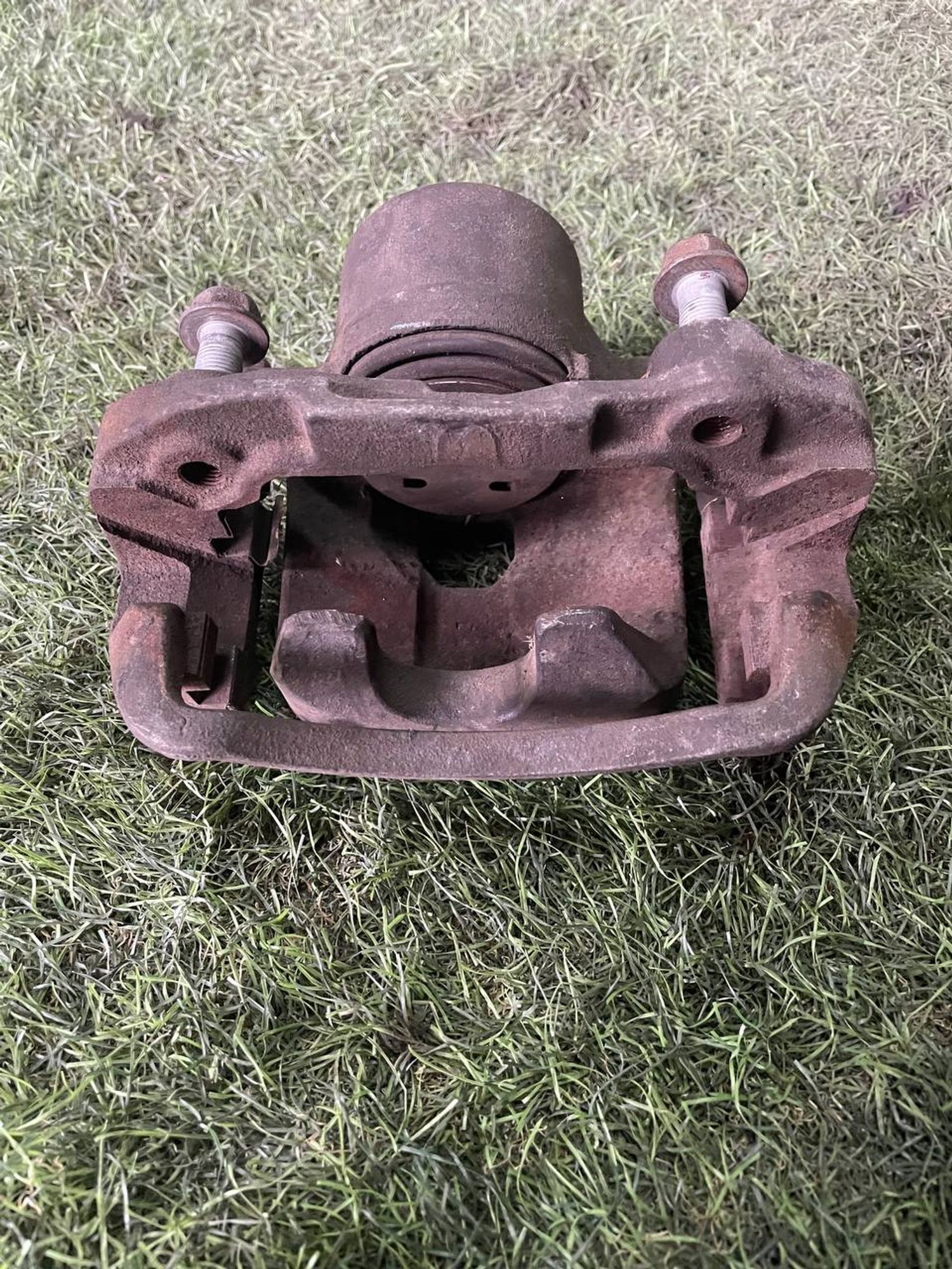 236 Суппорт тормозной передний правый TOYOTA CHASER GX100, 3000 рублей, Невинномысск