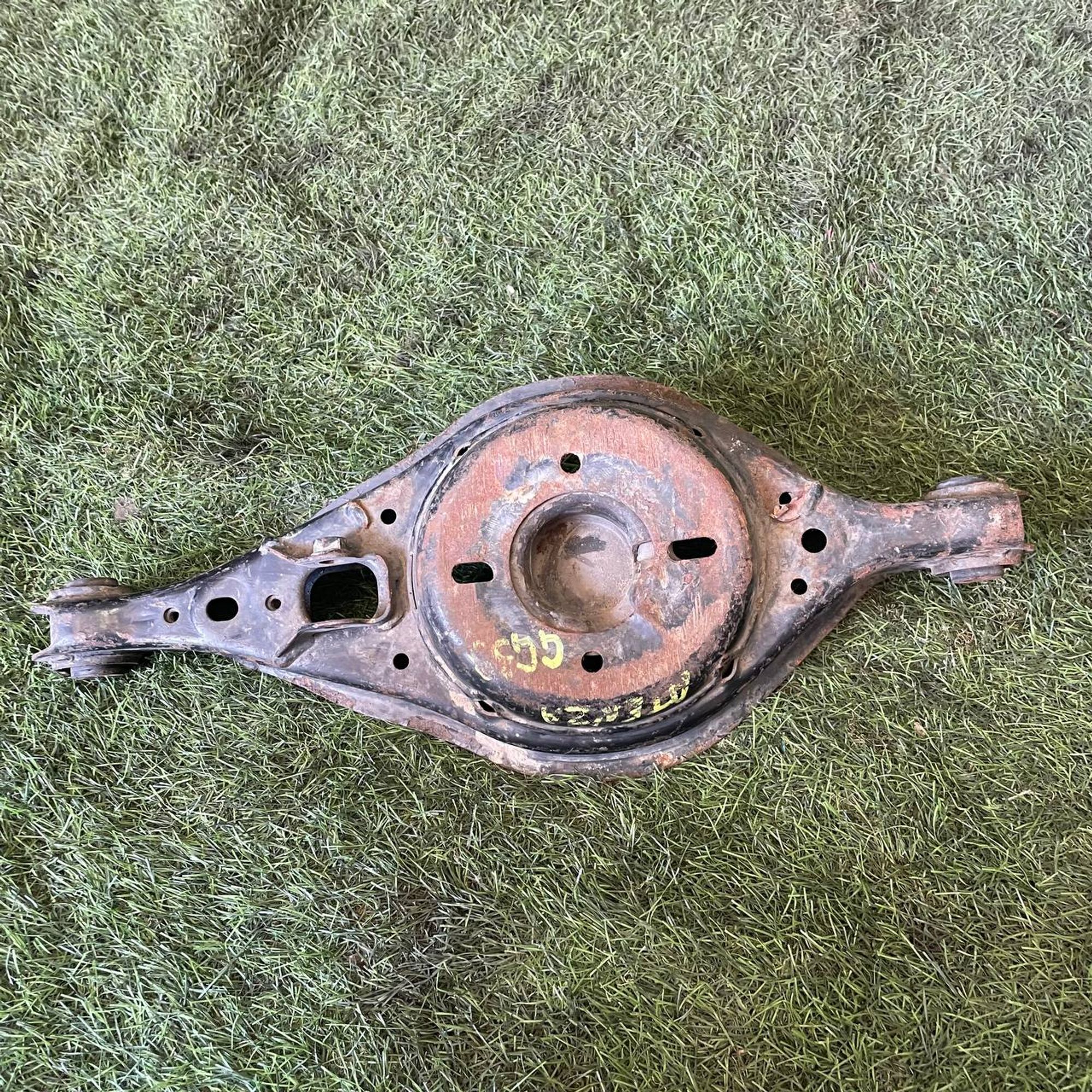 23 Рычаг задний поперечный нижний Mazda Atenza GG3S, 3000 рублей, Невинномысск