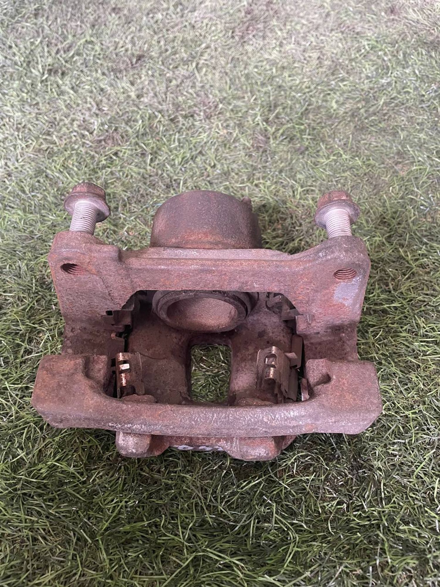 246 Суппорт тормозной передний правый TOYOTA CALDINA AZT241, 3000 рублей, Невинномысск