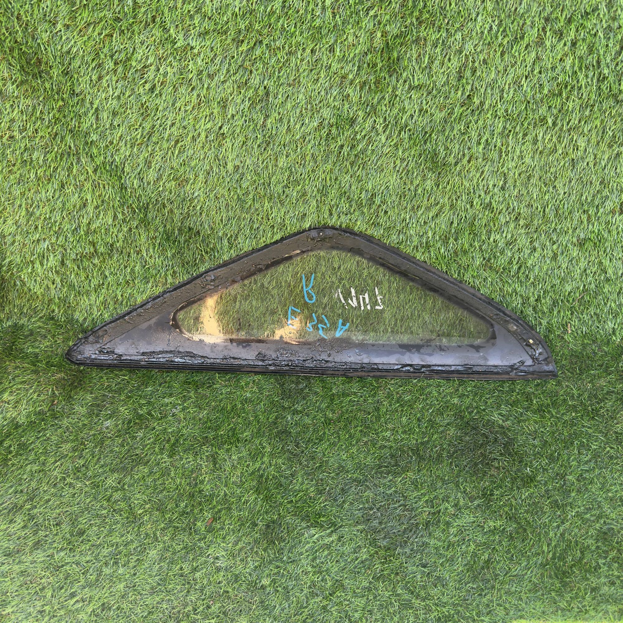 147 Стекло собачника правое MITSUBISHI GALANT E35A, 2000 рублей, Невинномысск