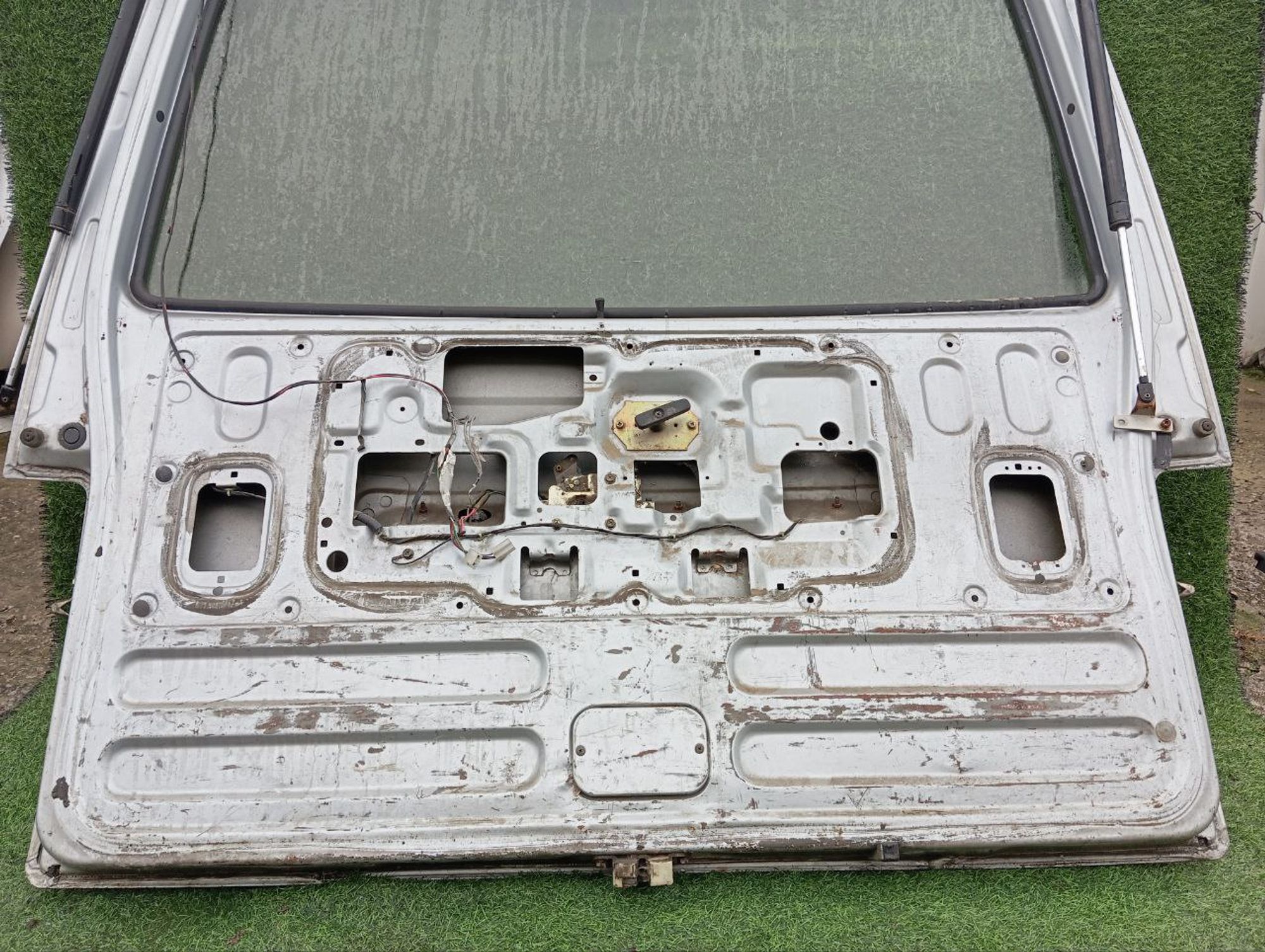 228 дверь багажника на NISSAN URVAN E24, 12500 рублей, Невинномысск