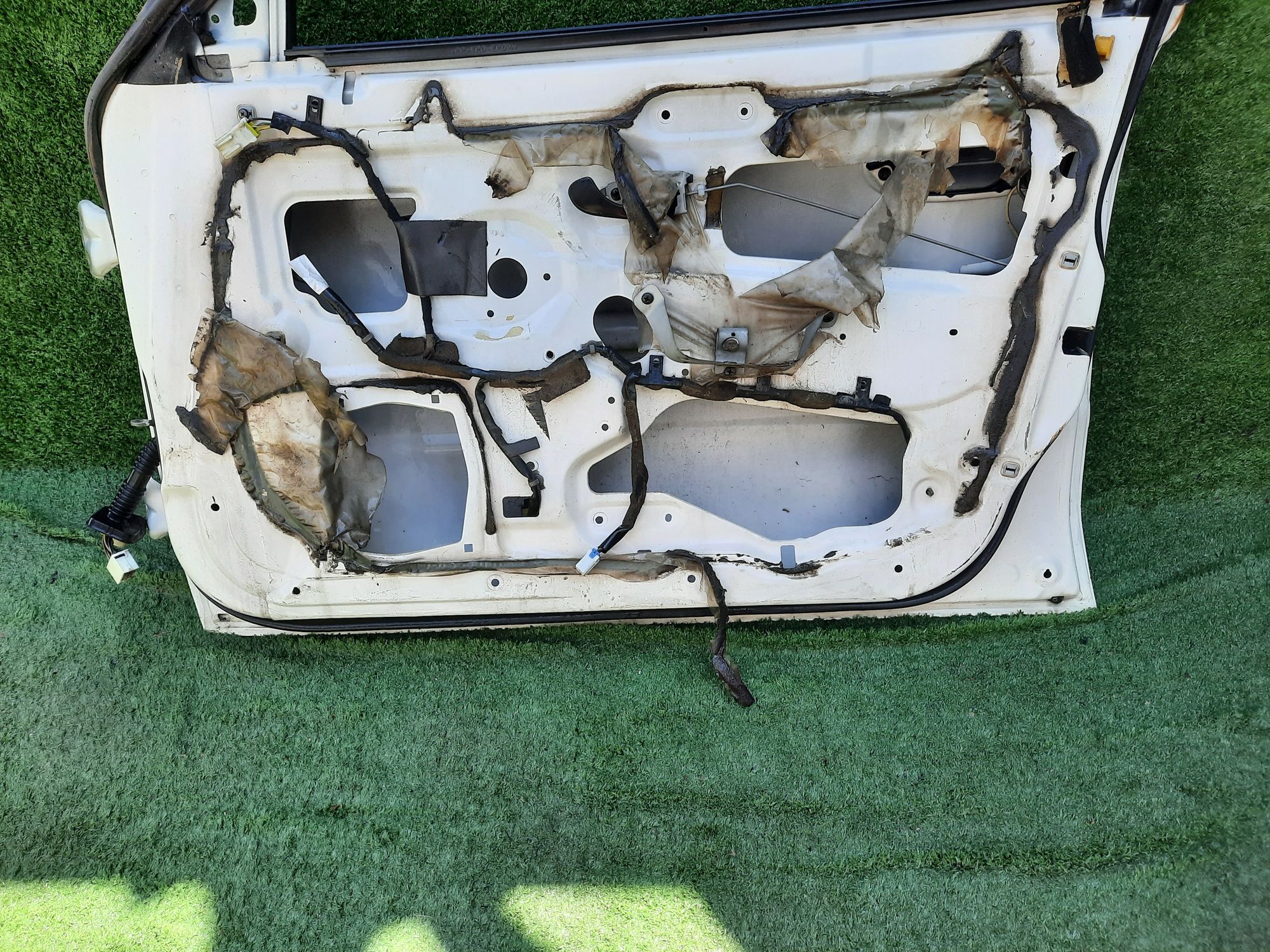 1477 дверь на MITSUBISHI CARISMA DA2A, 9500 рублей, Невинномысск