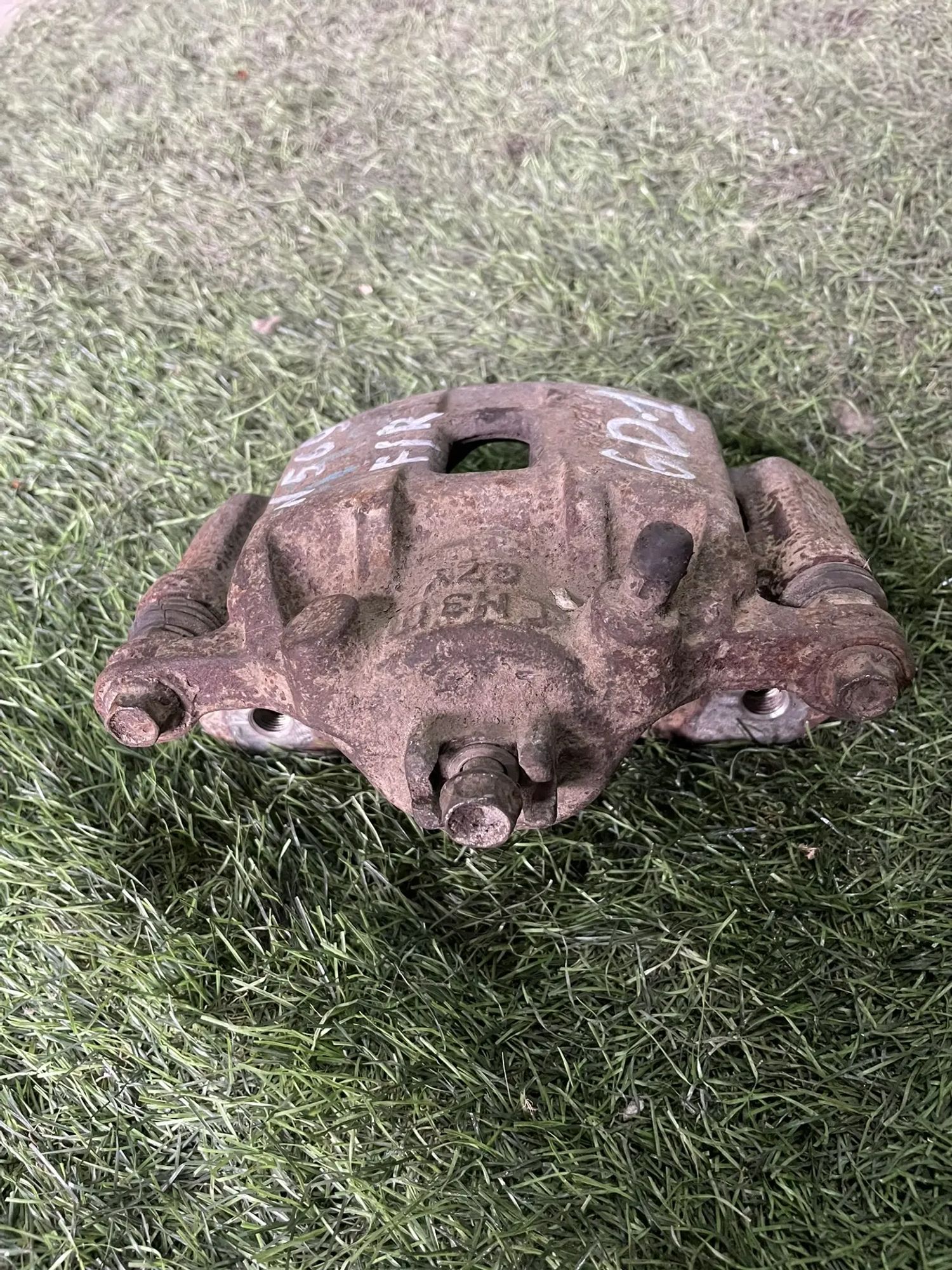 569 Суппорт тормозной передний правый HONDA FIT GD1, 2500 рублей, Невинномысск