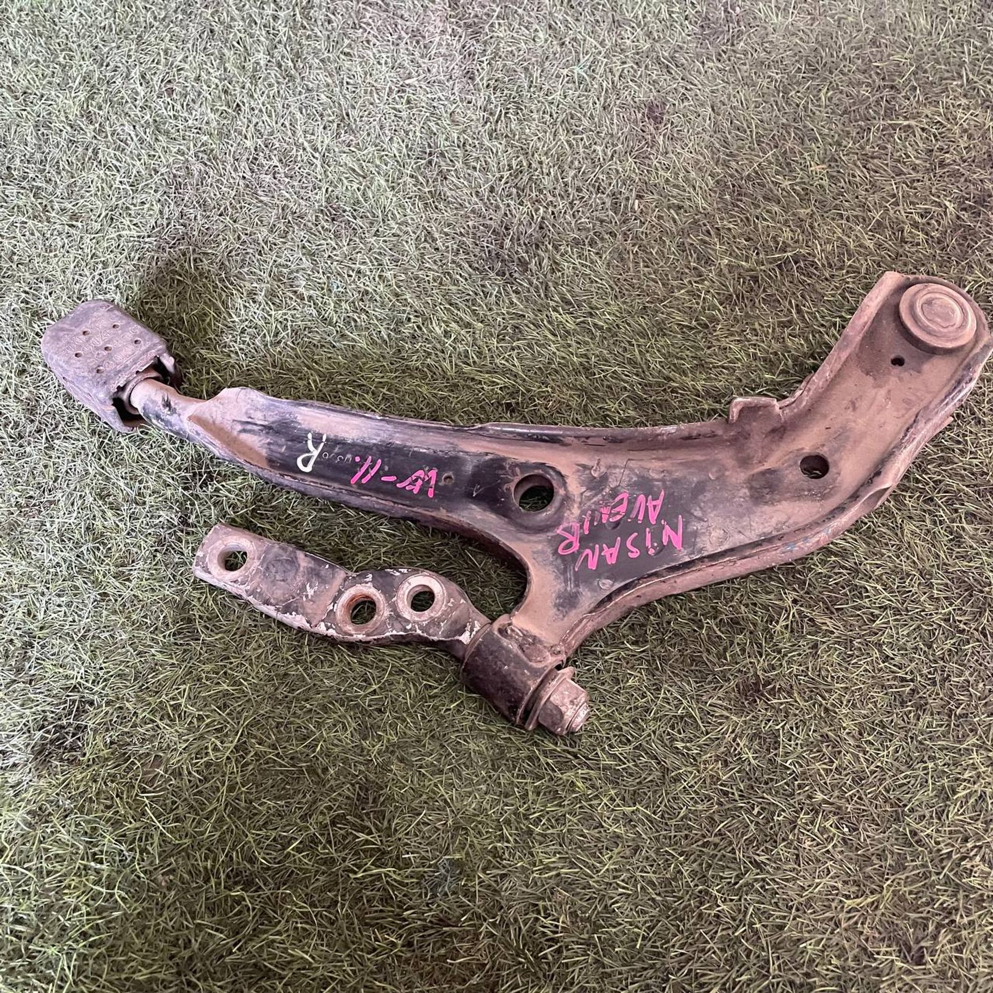 307 Рычаг передний правый нижний NISSAN AVENIR W11, 3500 рублей, Невинномысск