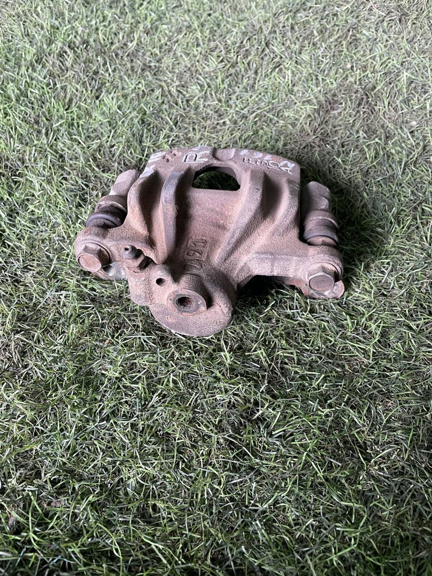 161 Суппорт тормозной задний правый TOYOTA CHASER GX100, 3000 рублей, Невинномысск