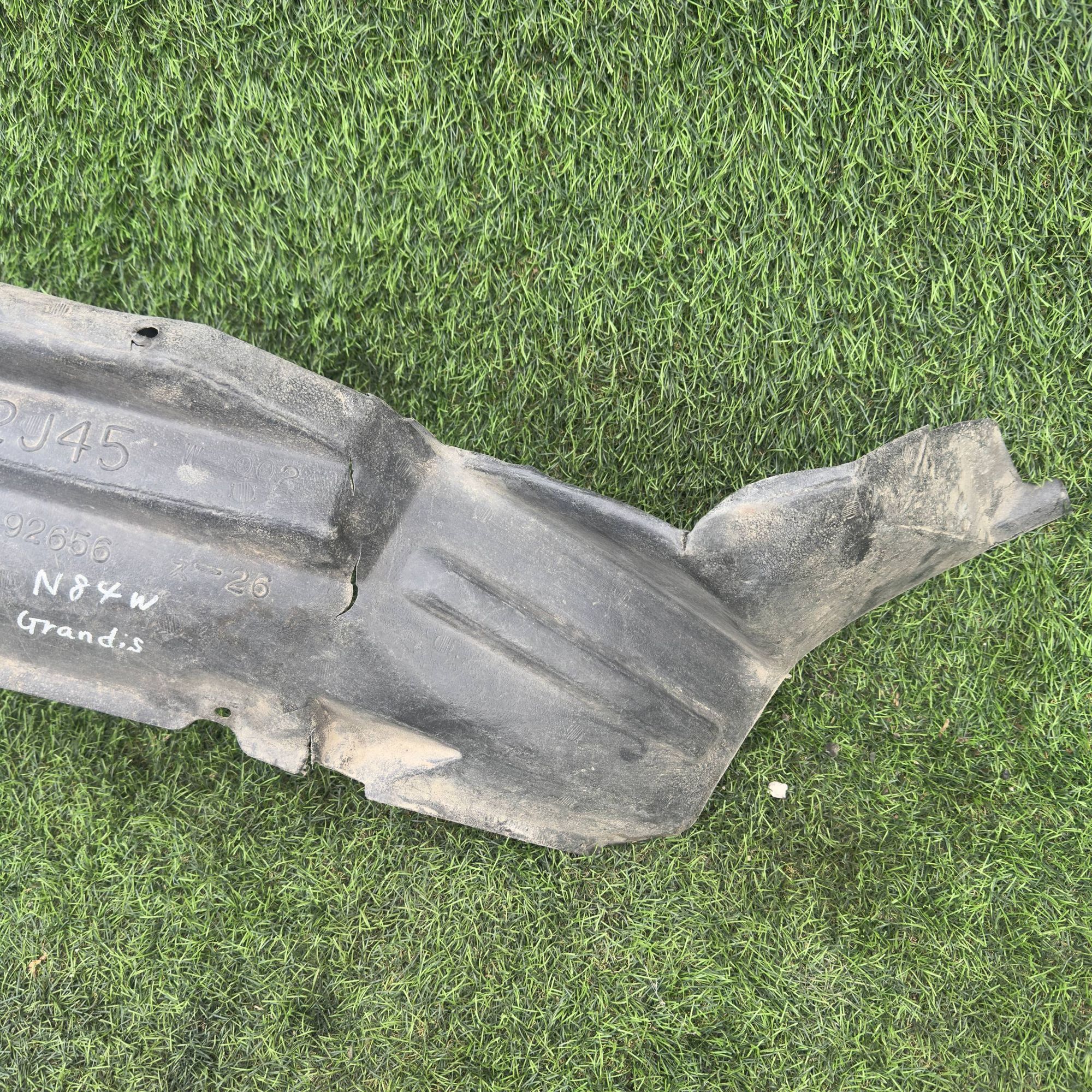 329 Подкрылок передний правый MITSUBISHI CHARIOT N84W, 2000 рублей, Невинномысск