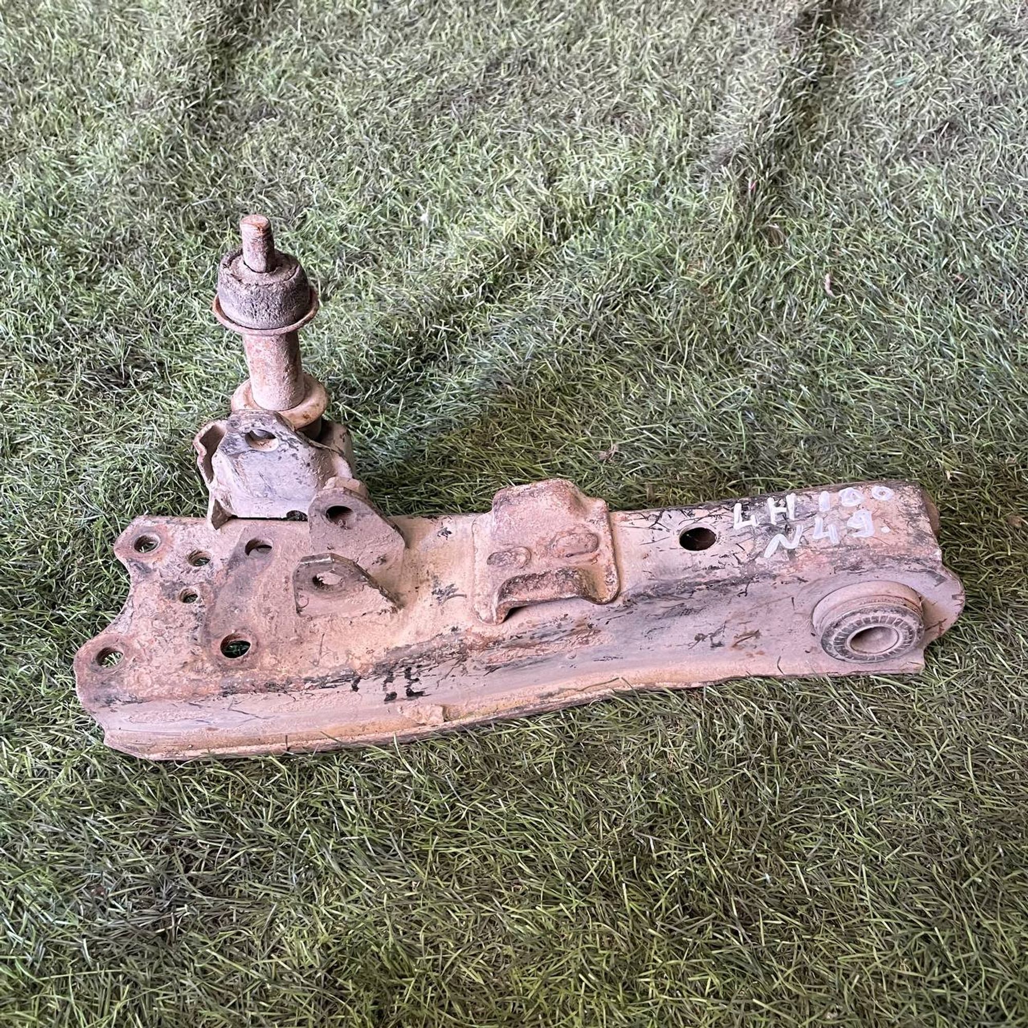 49 Рычаг передний левый нижний TOYOTA HIACE LH100, 2500 рублей, Невинномысск