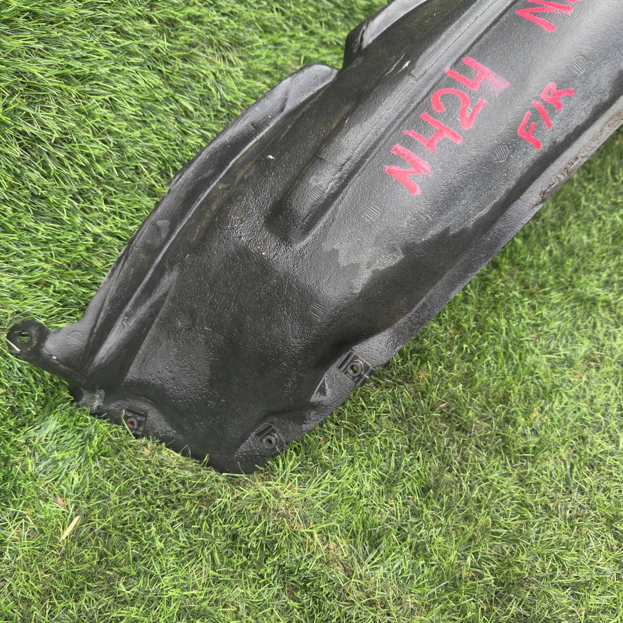 424 Подкрылок передний правый MITSUBISHI CHARIOT N84W, 999 рублей, Невинномысск