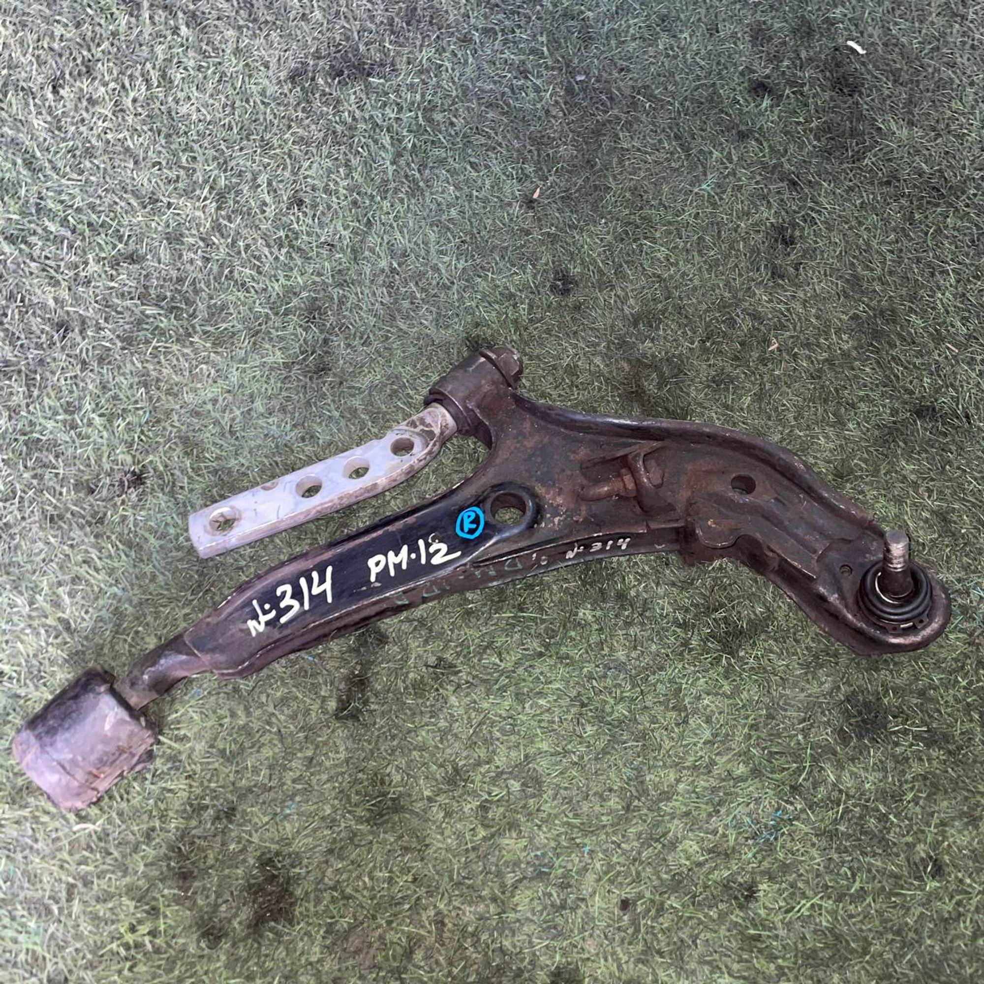 314 Рычаг передний правый нижний NISSAN LIBERTY PM12, 4000 рублей, Невинномысск