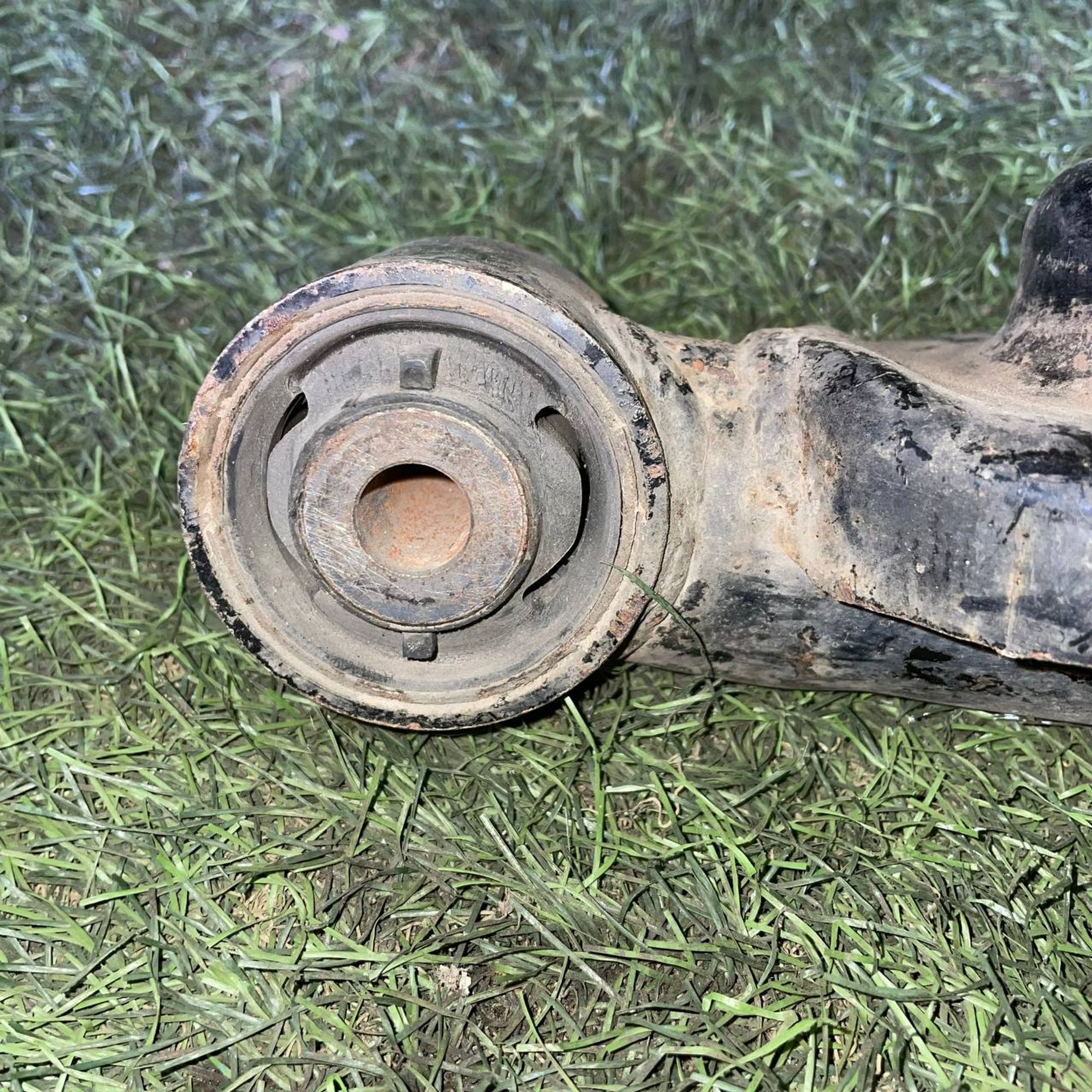 102 Рычаг задний правый нижний Mazda Bongo SGLW, 2000 рублей, Невинномысск