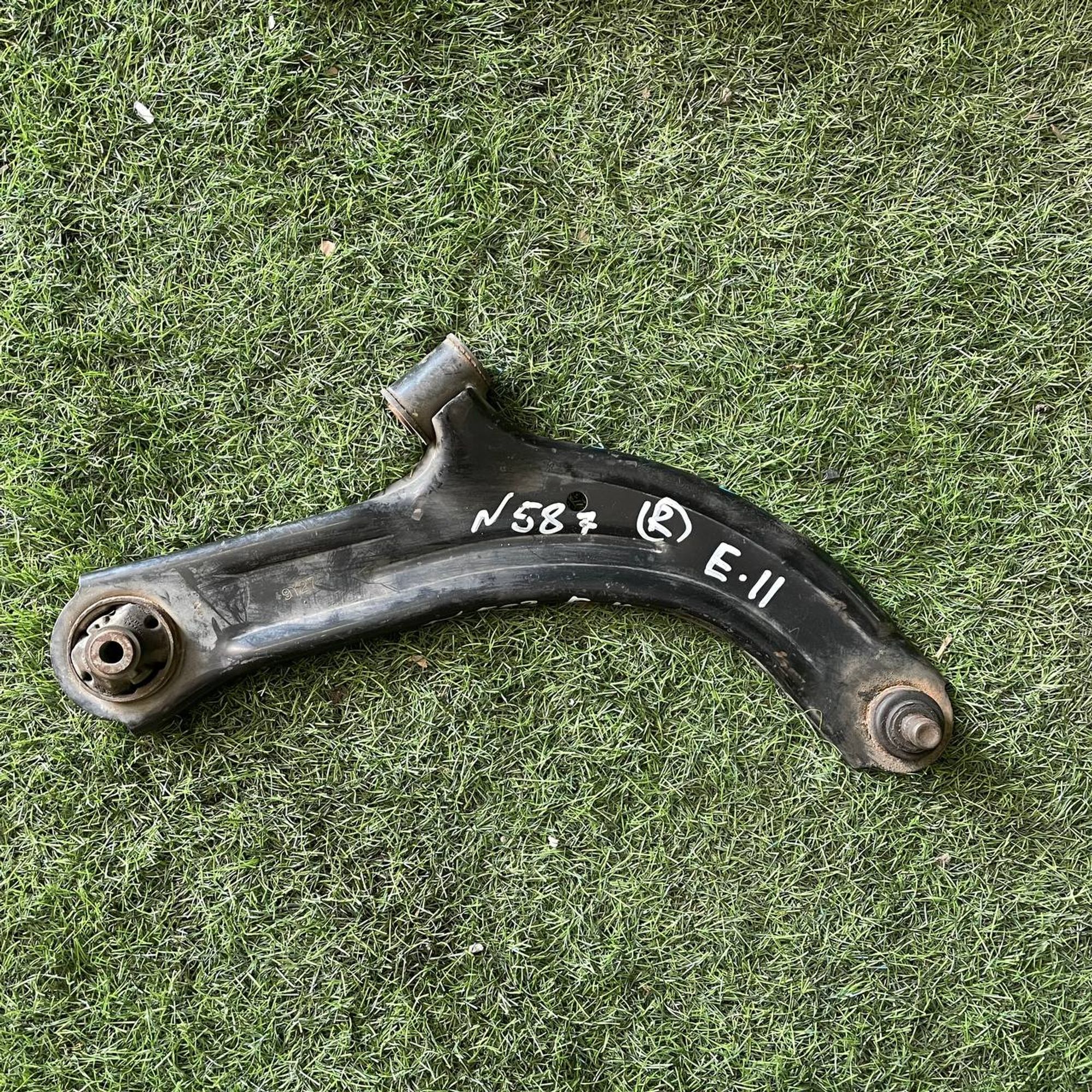 587 Рычаг передний правый нижний NISSAN NOTE E11 HR15 РЕСТ, 3000 рублей, Невинномысск