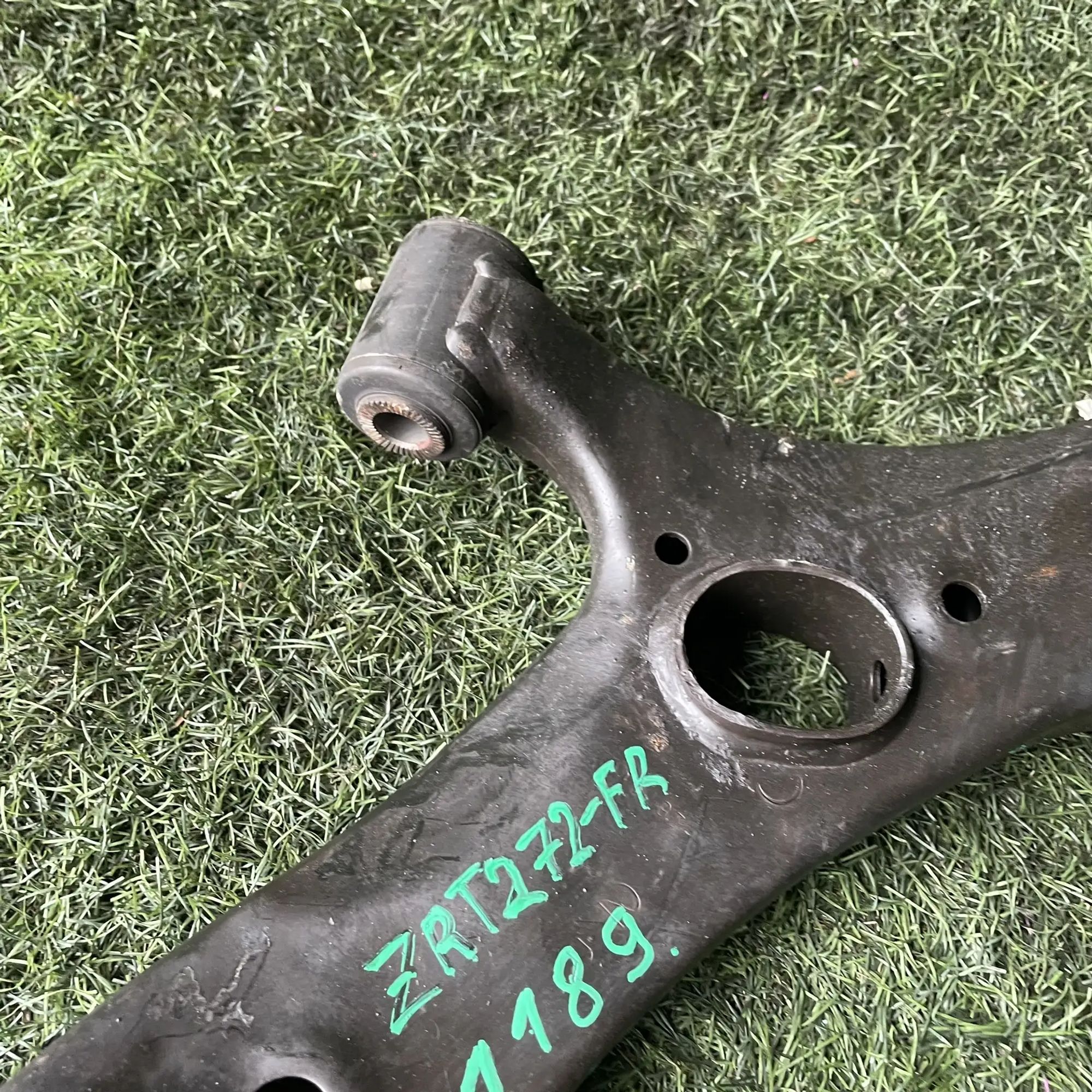 1189 Рычаг передний правый нижний Toyota Avensis ZRT272 3ZR-FAE, 4000 рублей, Невинномысск
