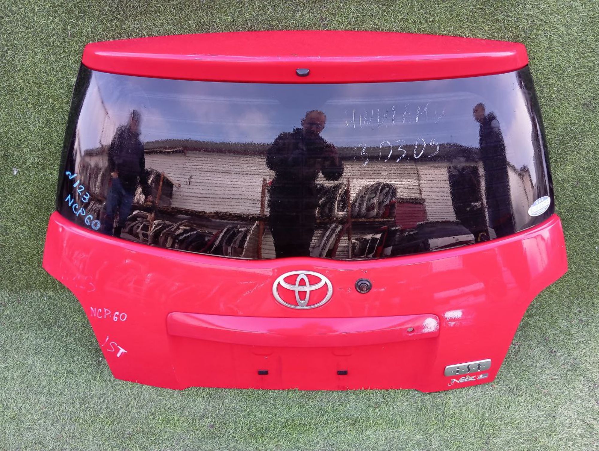 123 дверь багажника на TOYOTA IST NCP60, 12500 рублей, Невинномысск