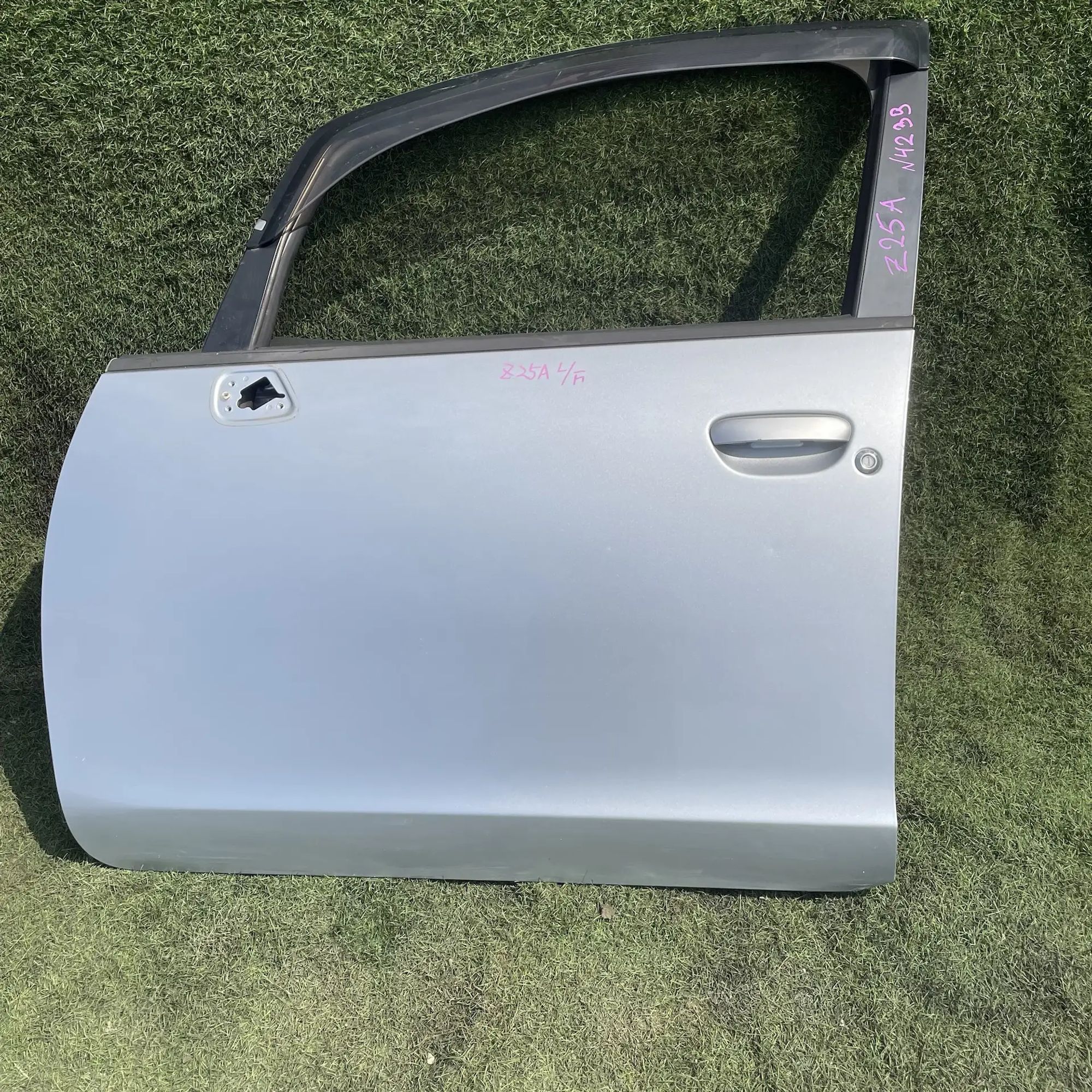 4239 Дверь передняя левая Mitsubishi Colt Z25A 4G19 1.3 2002, 8500 рублей, Невинномысск