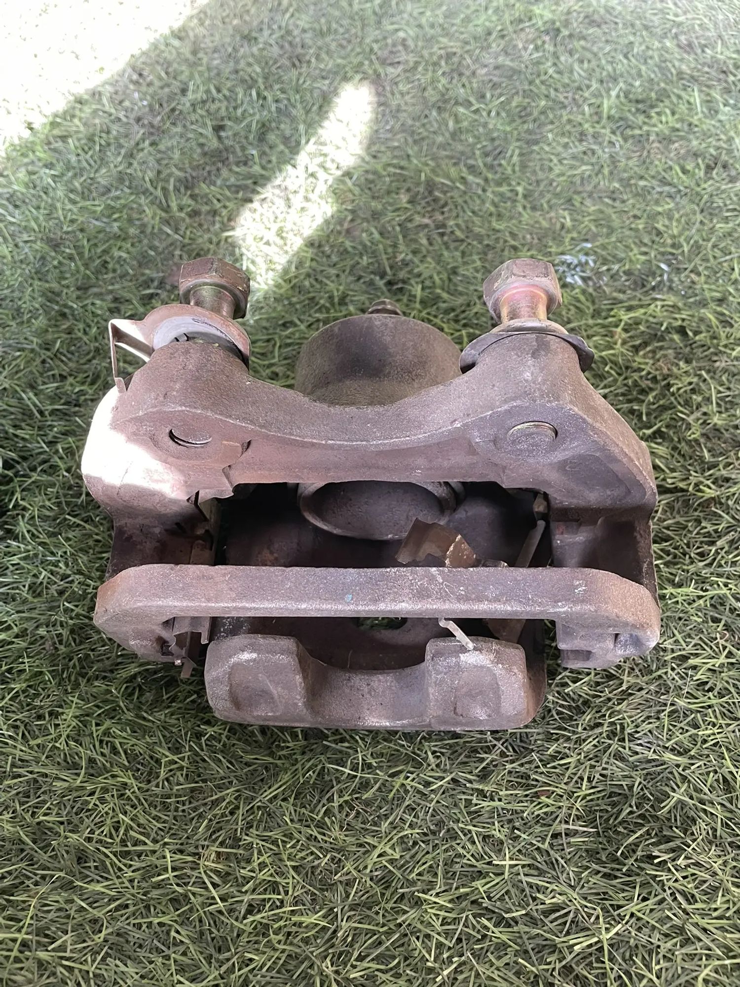 427 Суппорт тормозной передний правый NISSAN SKYLINE V35, 3000 рублей, Невинномысск