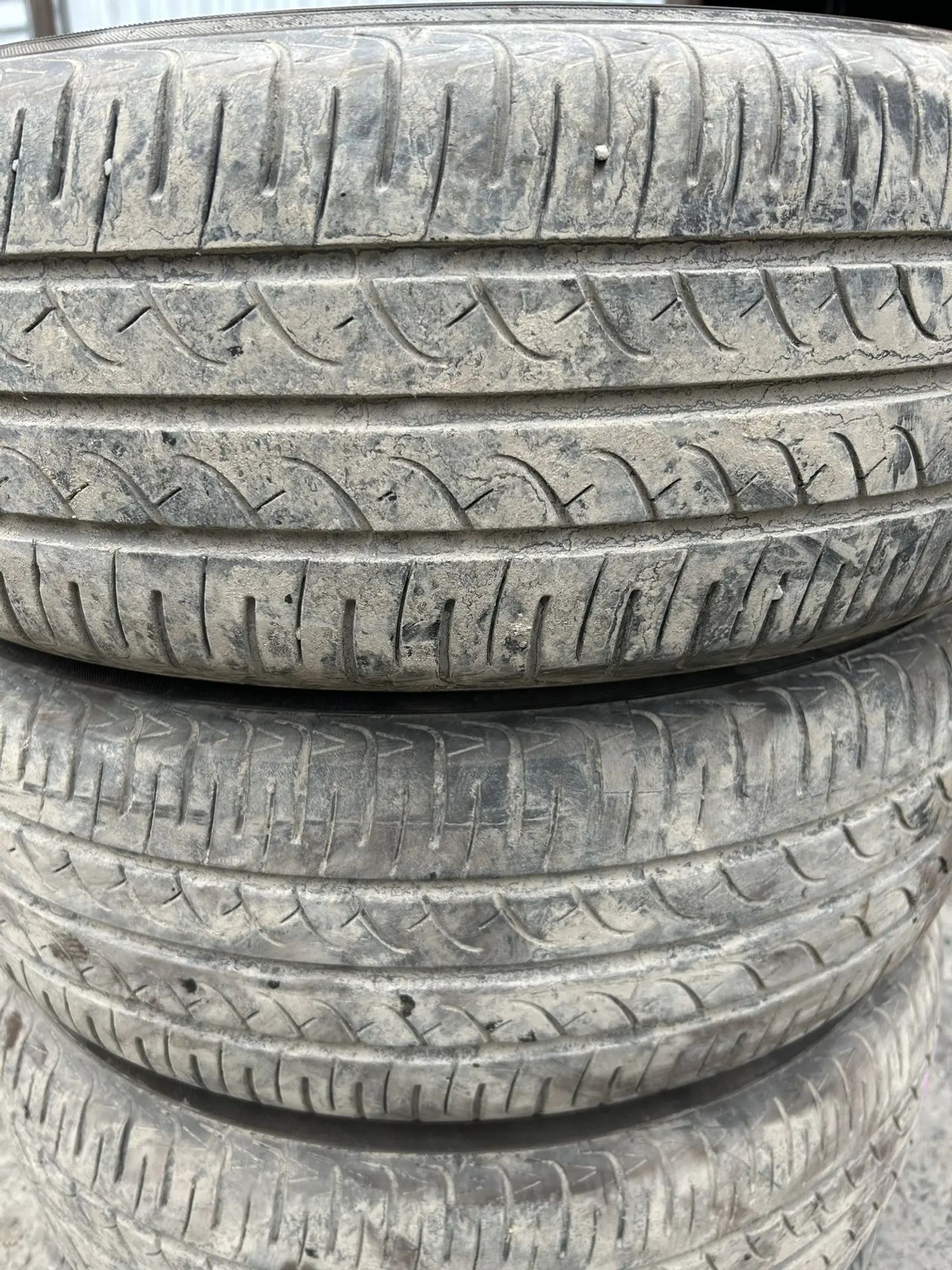 850 Шины Yokohama BlueEarth RV02 205/60 R16 2022 год, 18000 рублей, Невинномысск