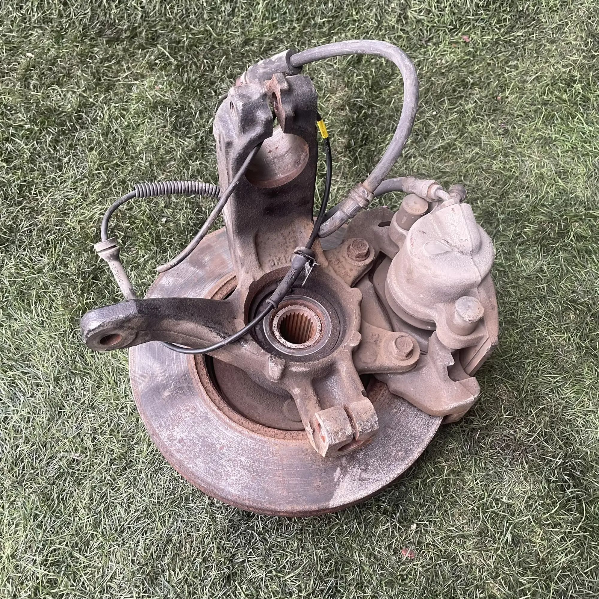 1383 Ступица передняя левая Mazda Demio DY3W ZJ 1.3 2002, 6500 рублей, Невинномысск