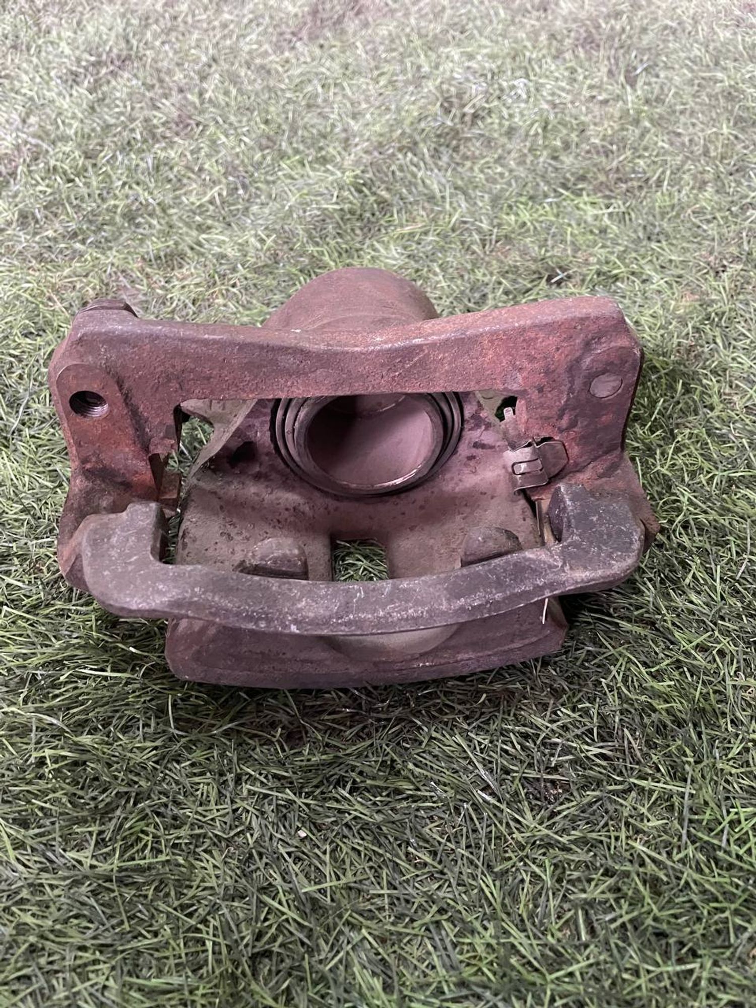 235 Суппорт тормозной передний левый TOYOTA VISTA SV40, 3000 рублей, Невинномысск