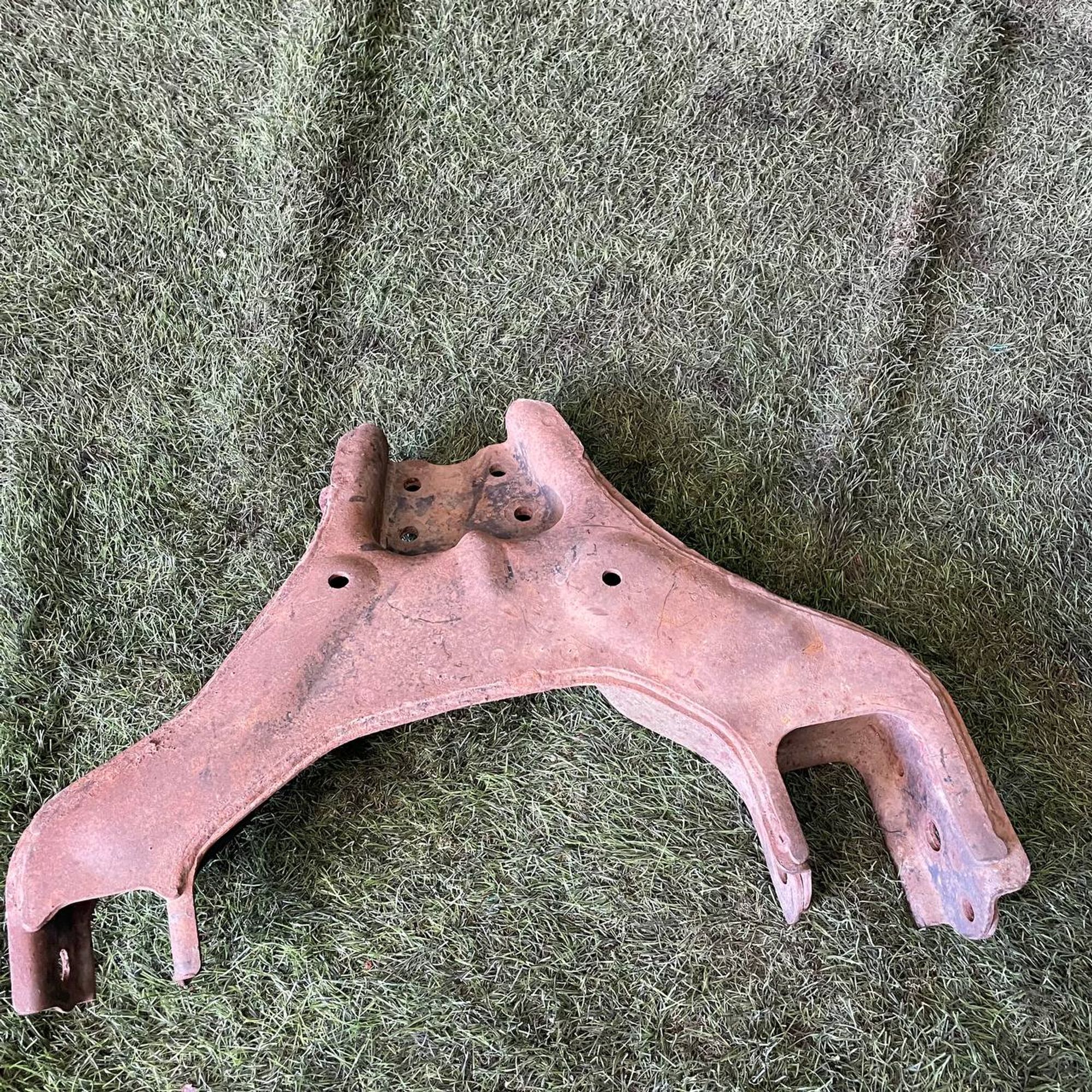 51 Рычаг передний левый нижний ISUZU BIGHORN, 3500 рублей, Невинномысск